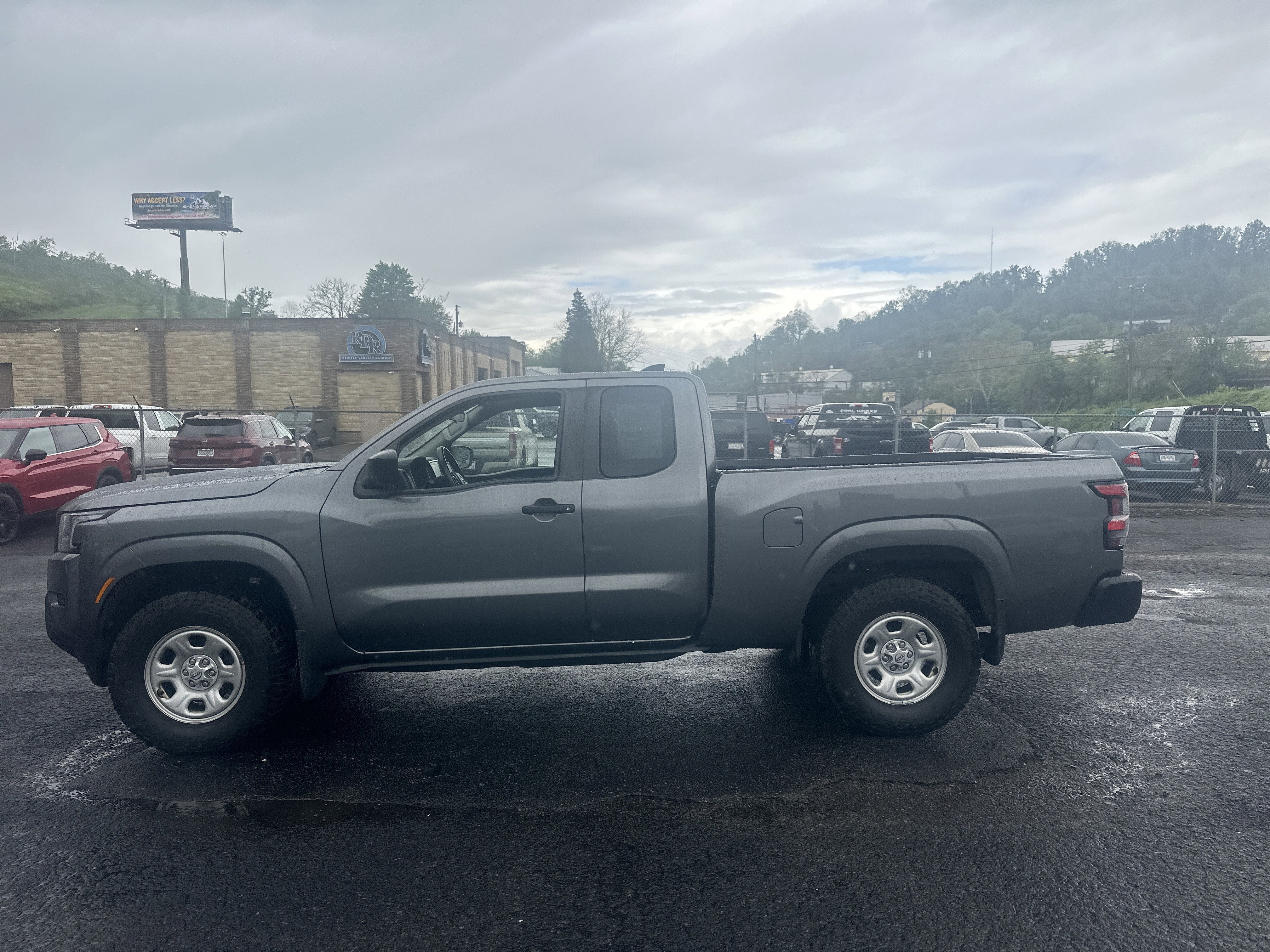 2022 Nissan Frontier S