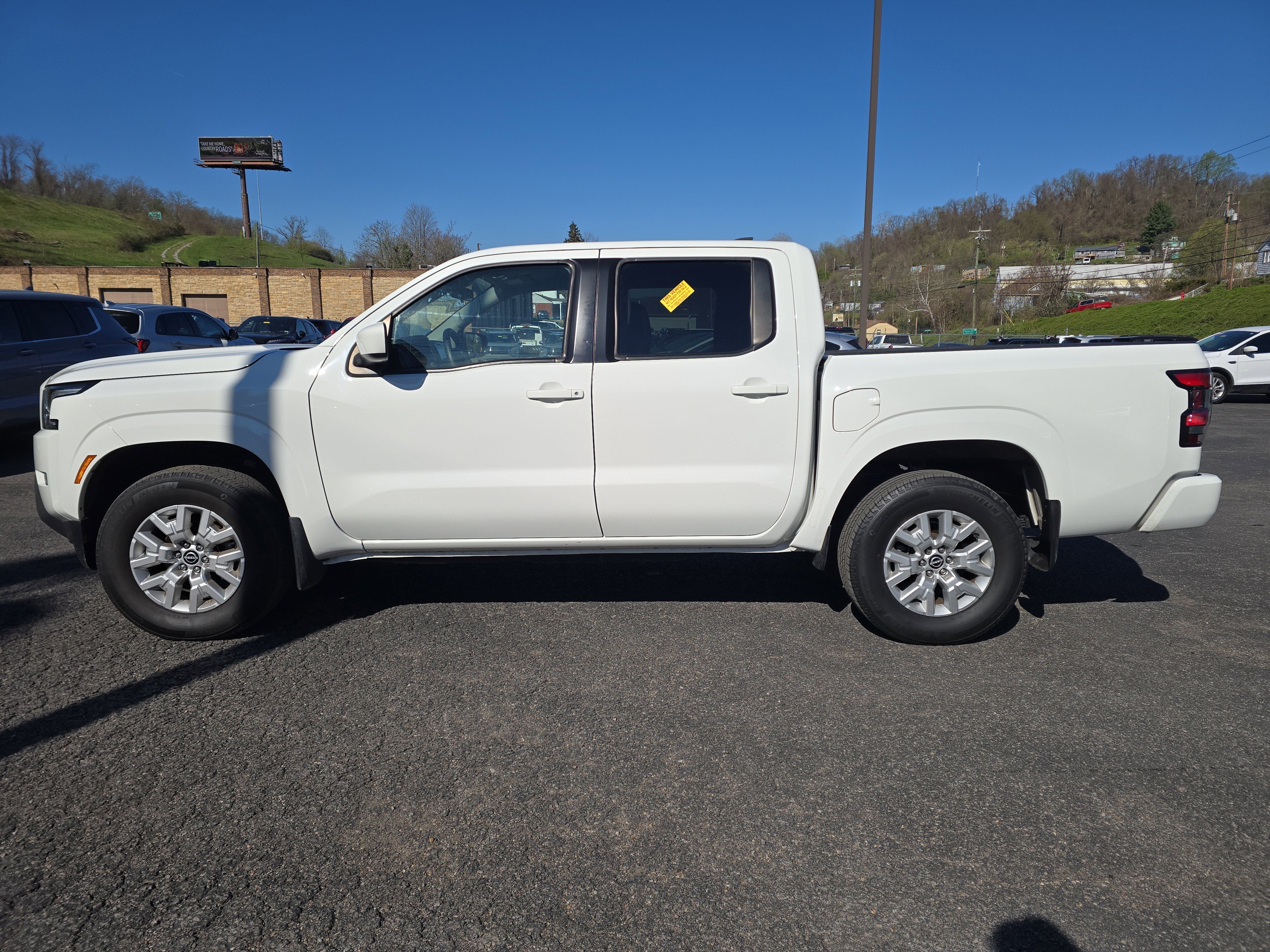 2022 Nissan Frontier SV