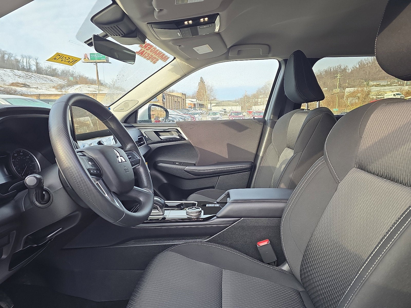 2025 Mitsubishi Outlander ES