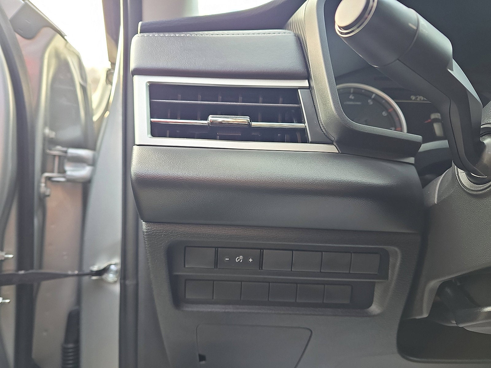 2025 Mitsubishi Outlander ES