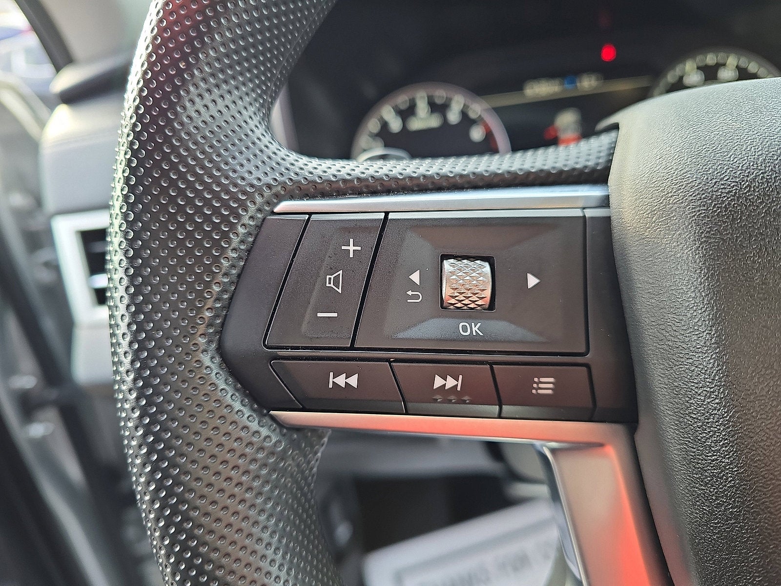 2025 Mitsubishi Outlander ES