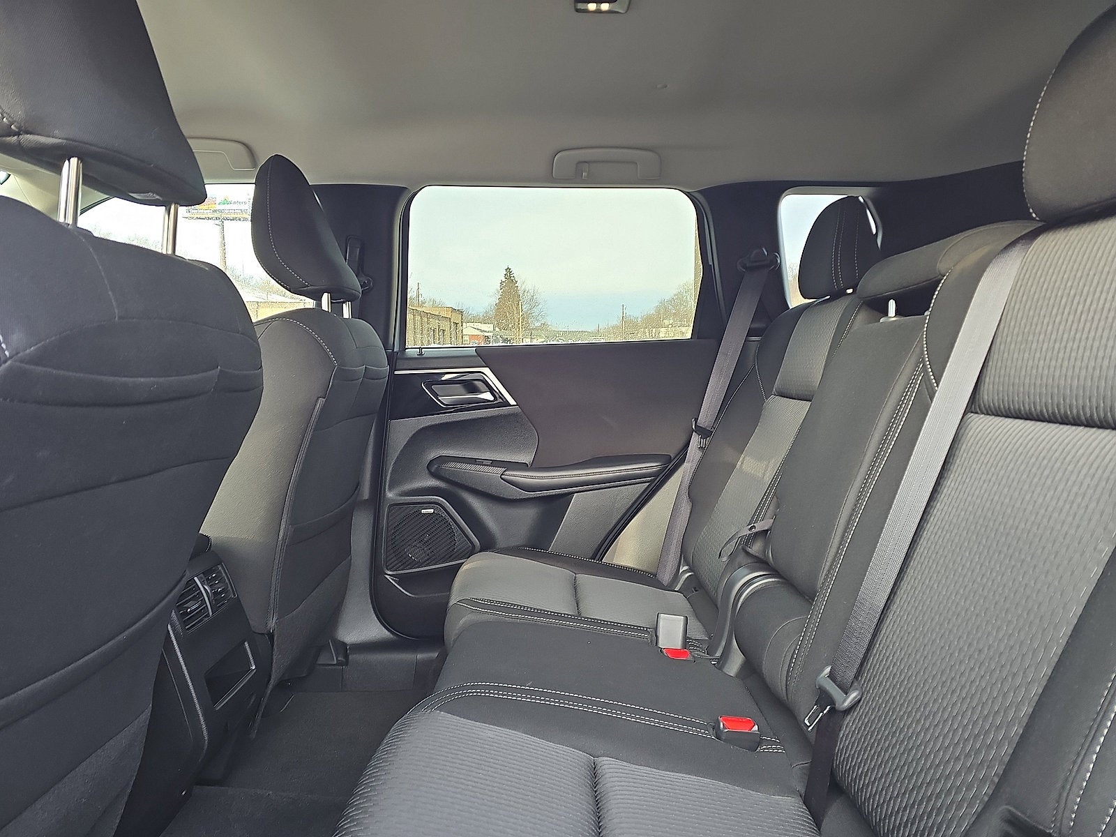 2025 Mitsubishi Outlander ES