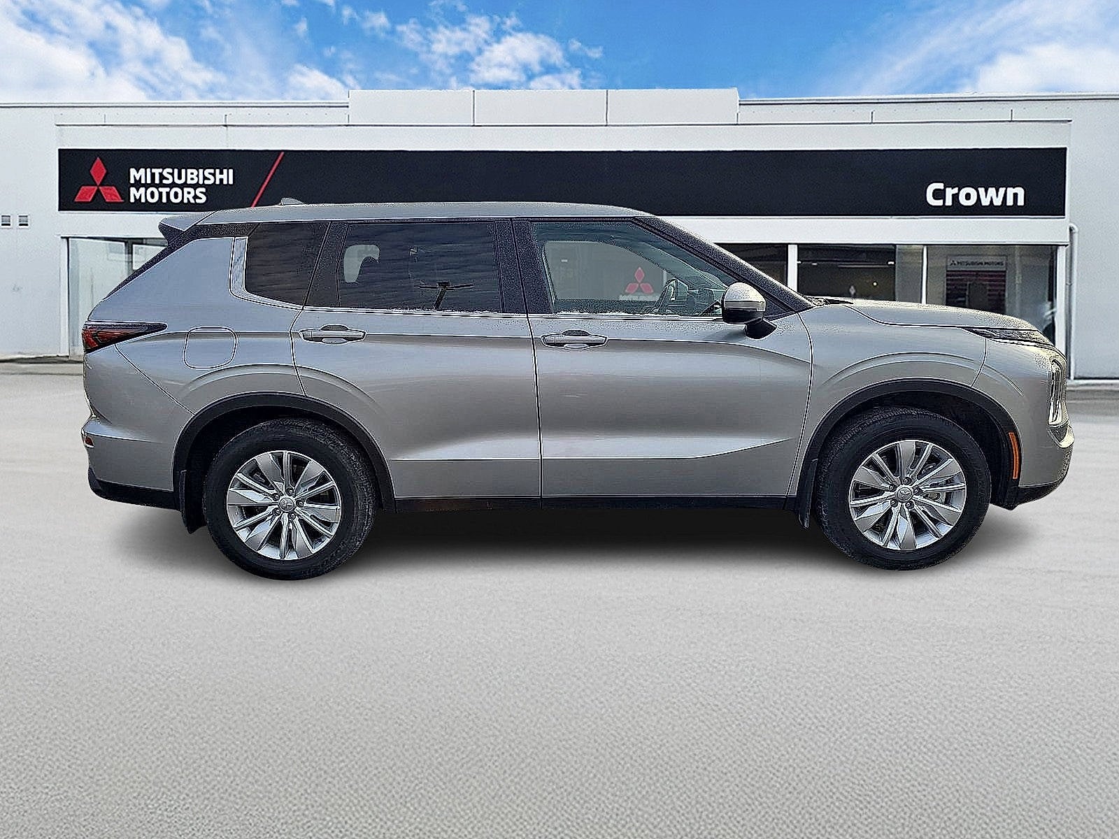 2025 Mitsubishi Outlander ES