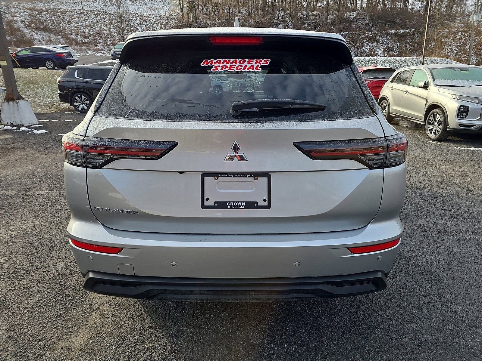 2025 Mitsubishi Outlander ES