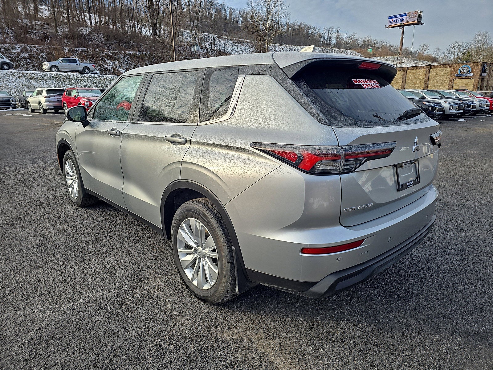 2025 Mitsubishi Outlander ES