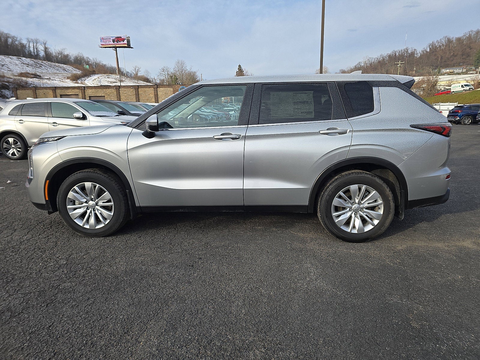 2025 Mitsubishi Outlander ES