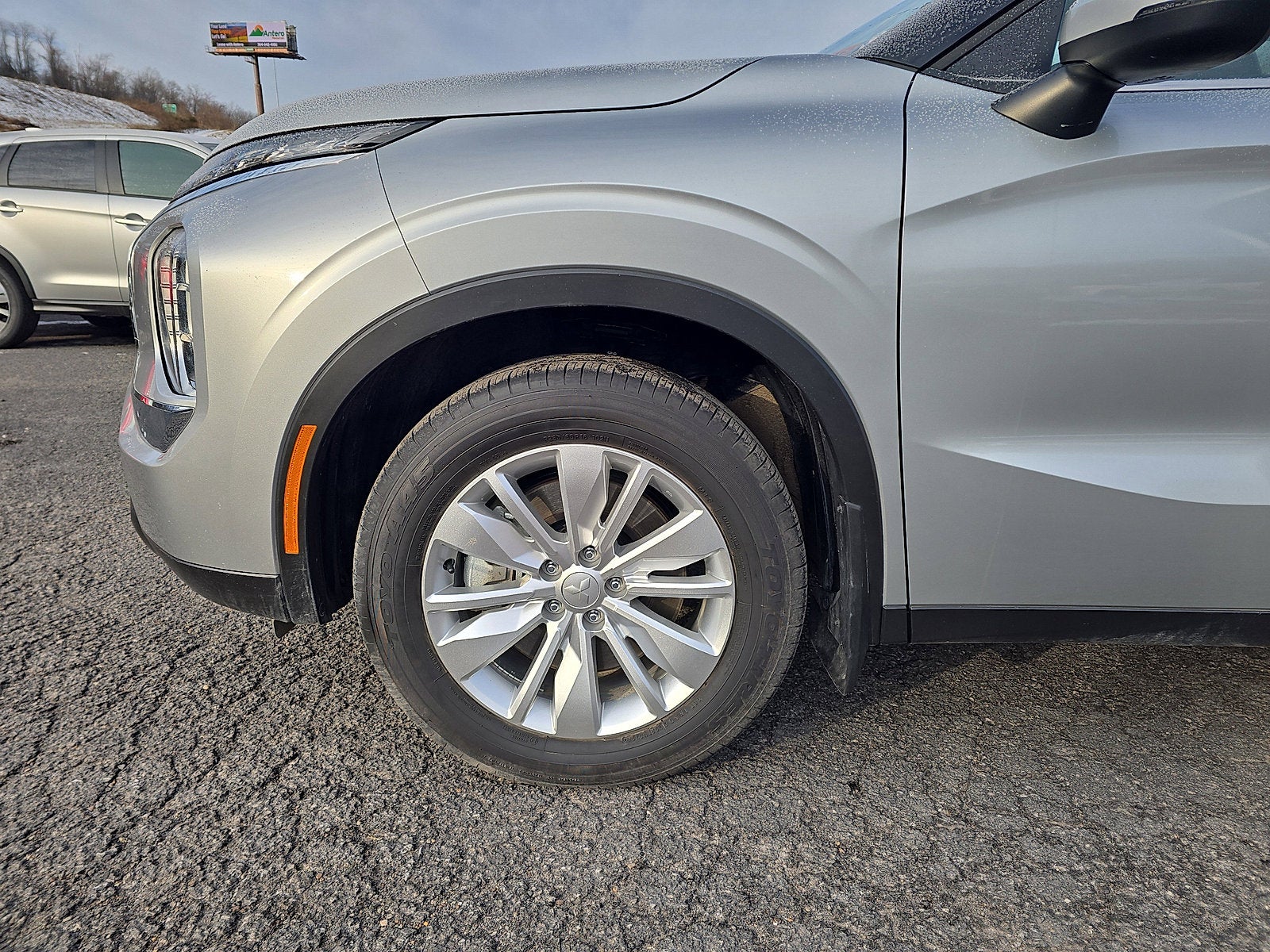 2025 Mitsubishi Outlander ES