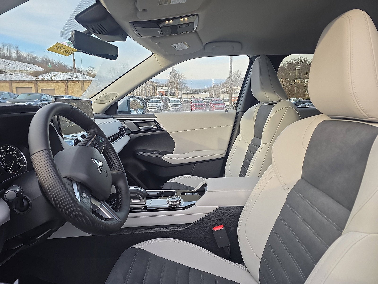 2026 Mitsubishi Outlander SE