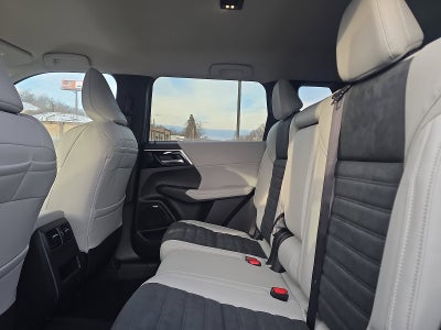 2026 Mitsubishi Outlander SE