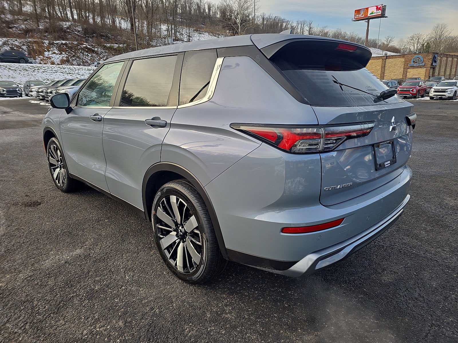 2026 Mitsubishi Outlander SE