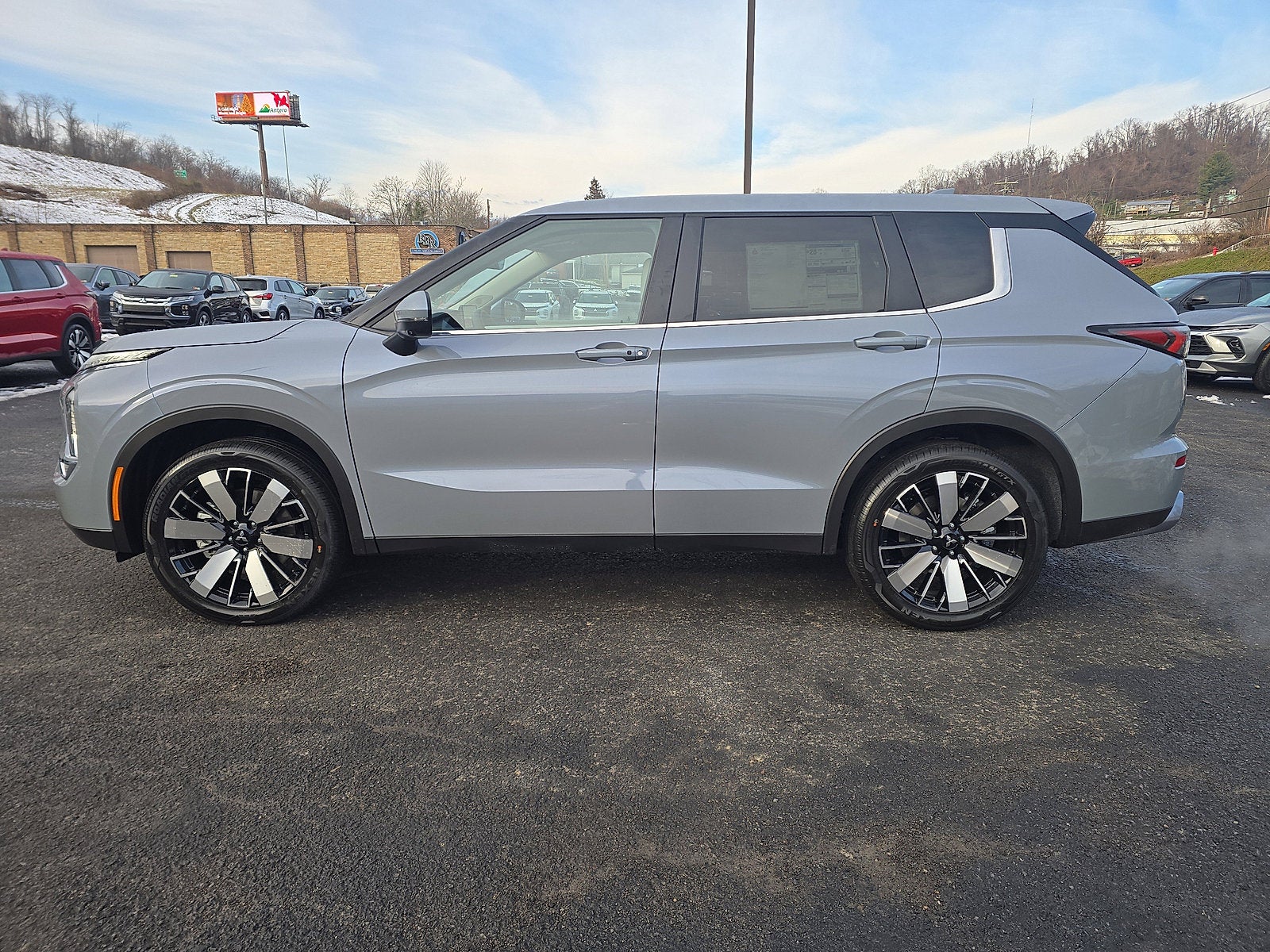 2026 Mitsubishi Outlander SE