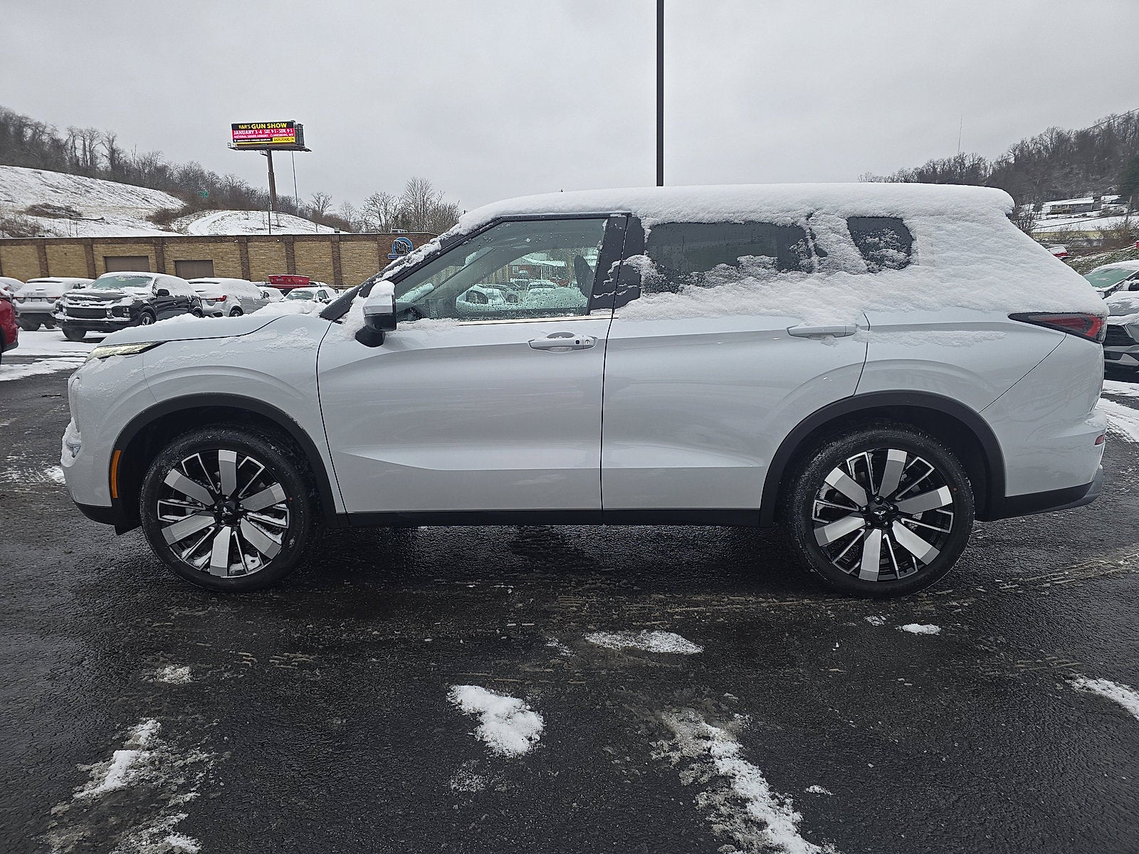 2026 Mitsubishi Outlander SE