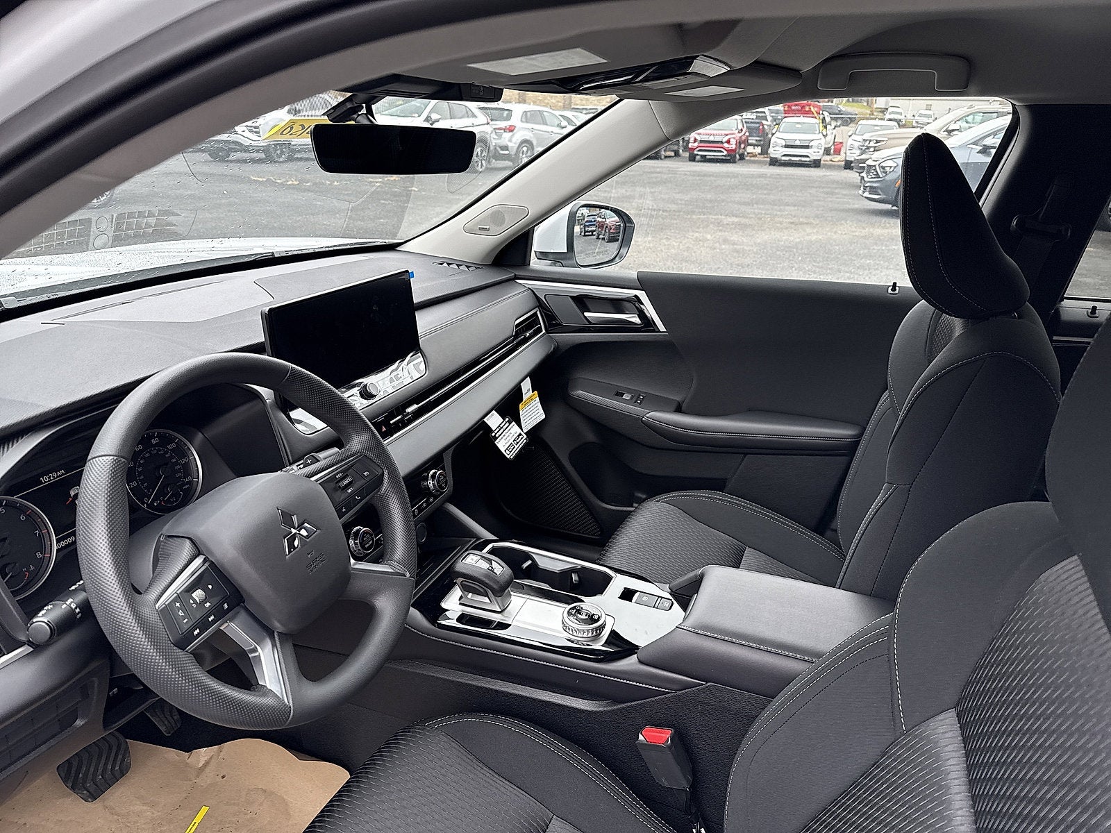 2025 Mitsubishi Outlander ES