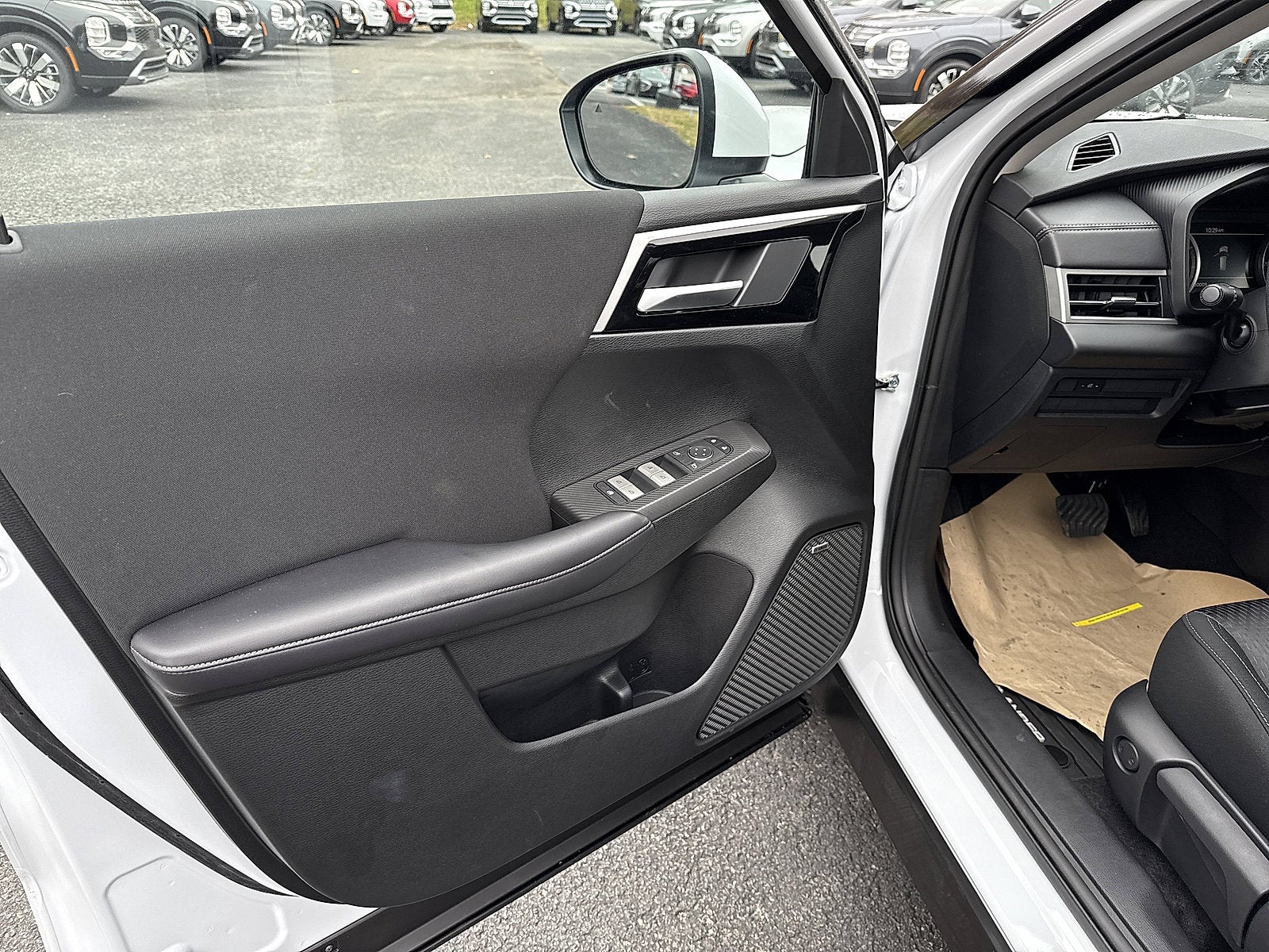 2025 Mitsubishi Outlander ES