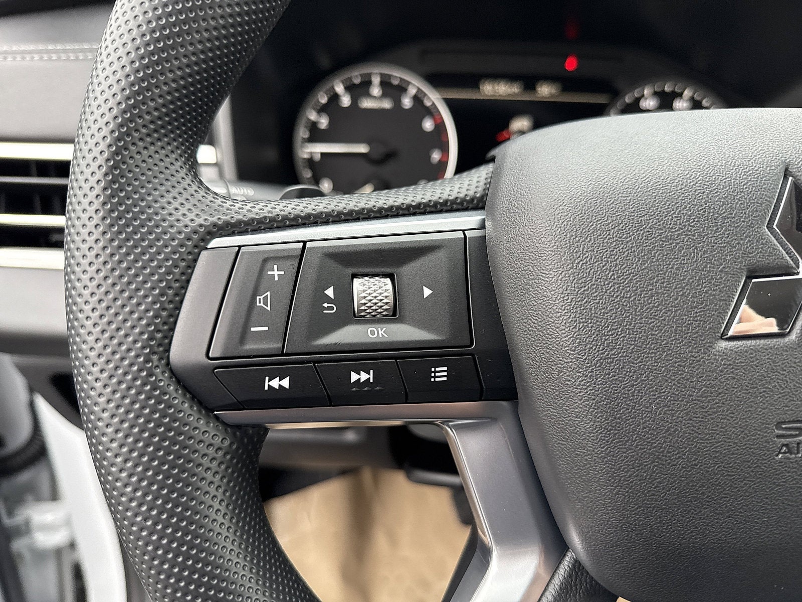 2025 Mitsubishi Outlander ES