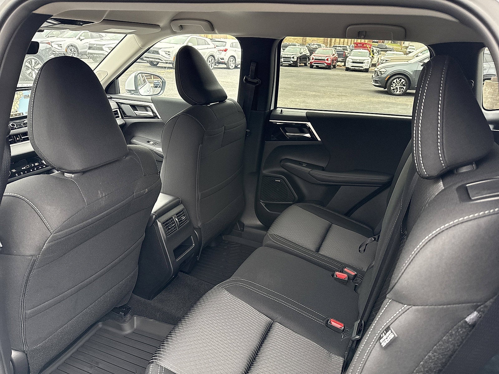 2025 Mitsubishi Outlander ES