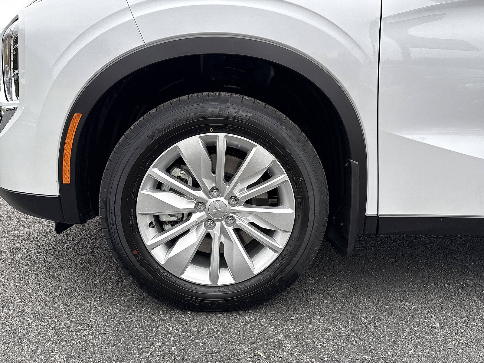 2025 Mitsubishi Outlander ES