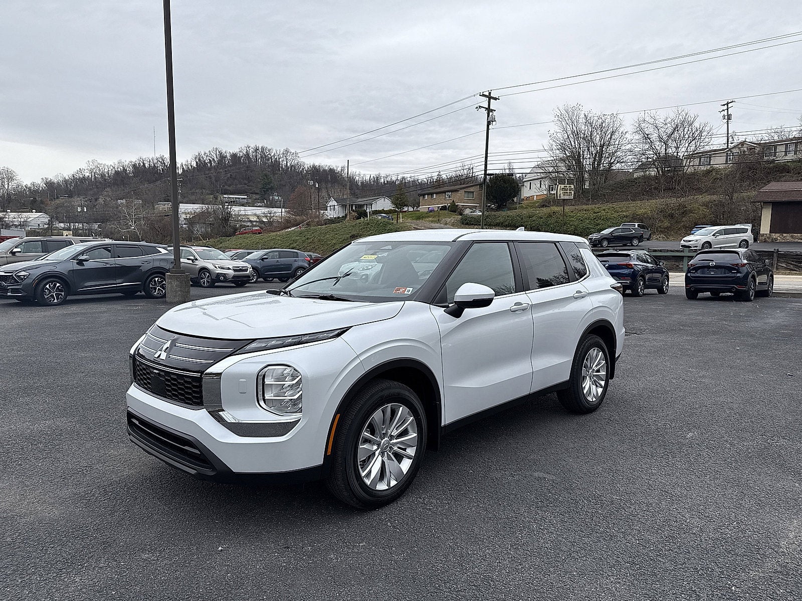 2025 Mitsubishi Outlander ES