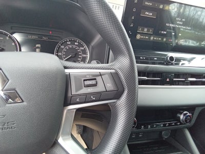 2026 Mitsubishi Outlander ES