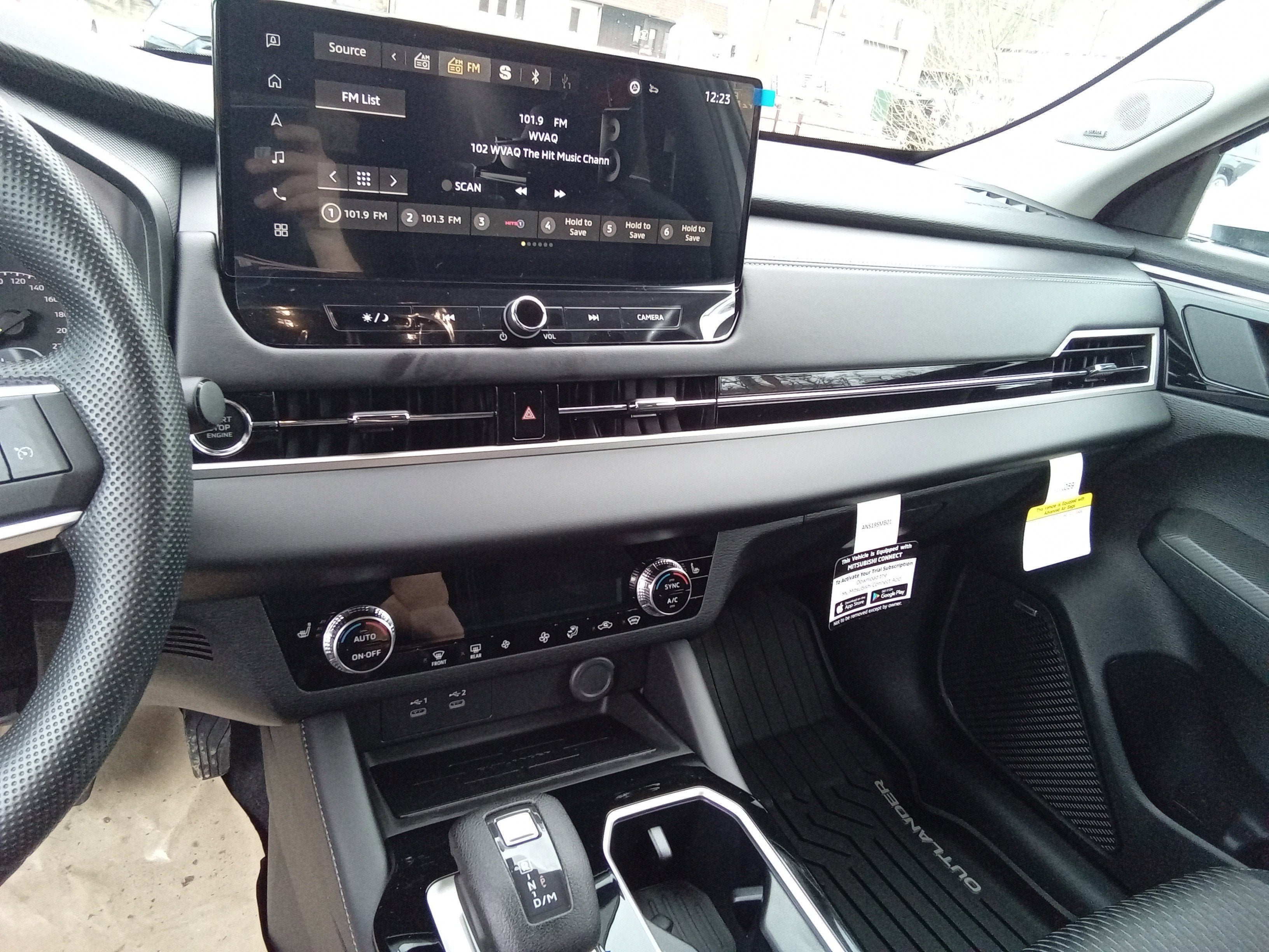 2026 Mitsubishi Outlander ES