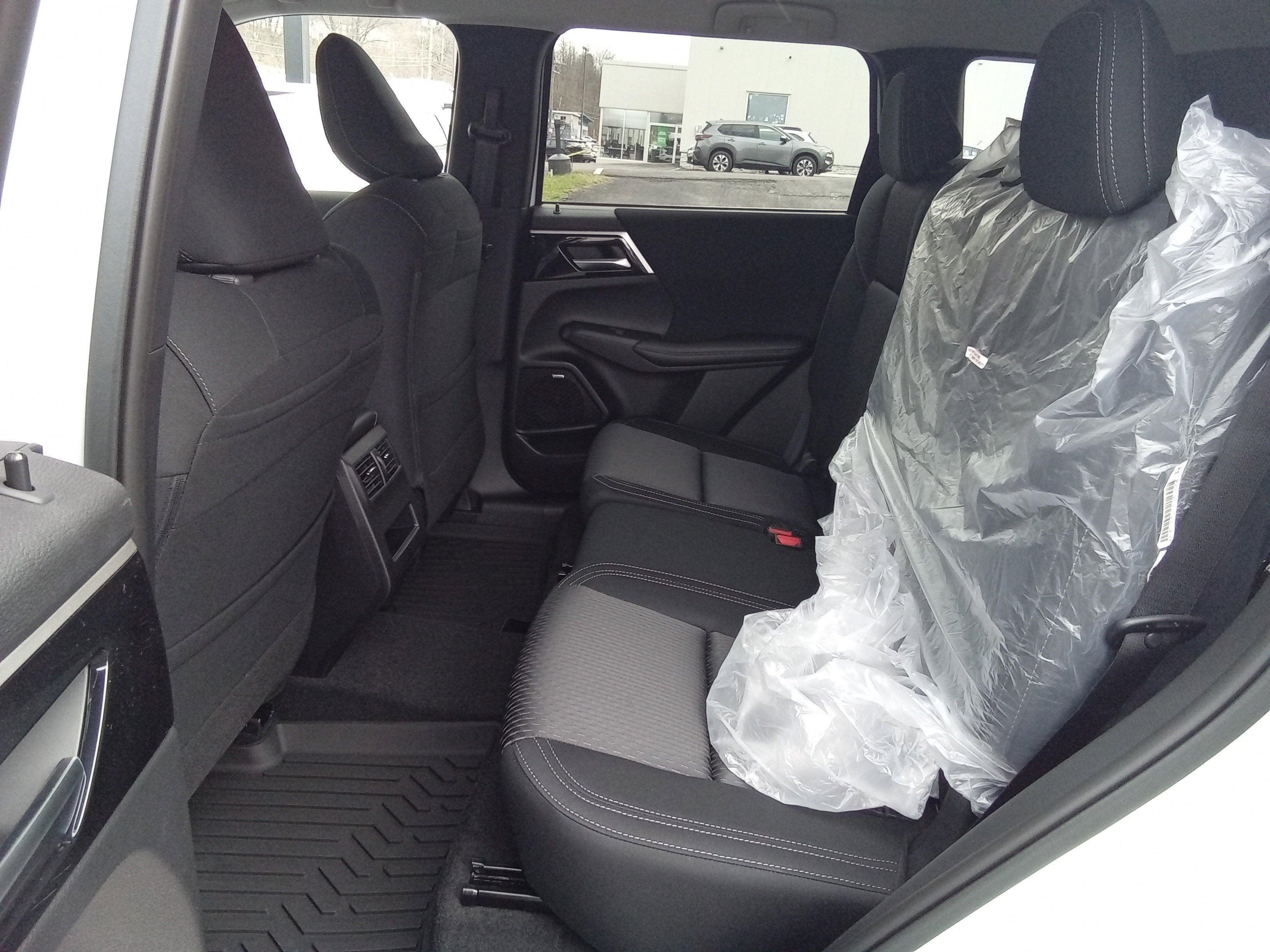 2026 Mitsubishi Outlander ES