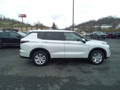 2026 Mitsubishi Outlander ES