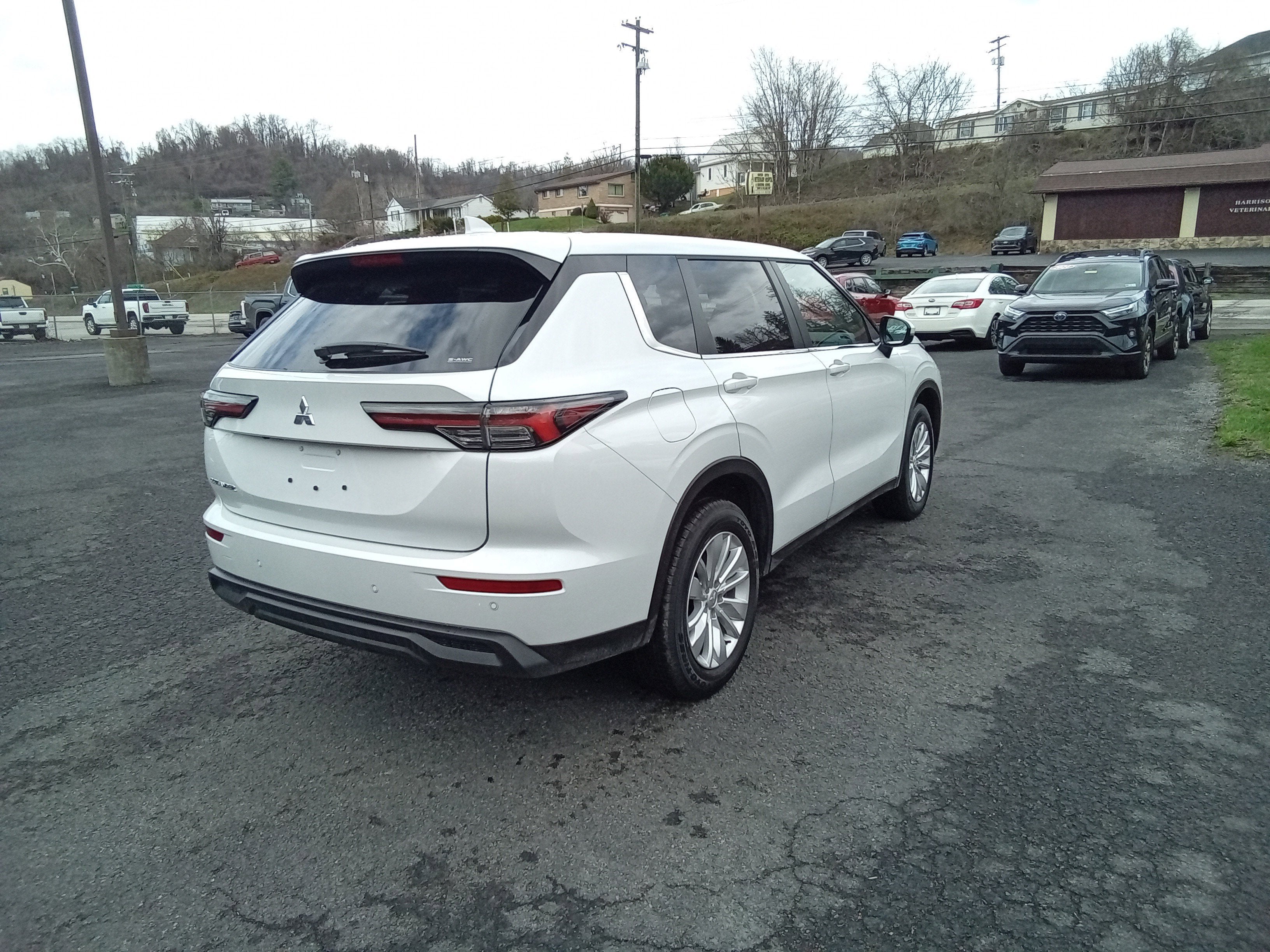 2026 Mitsubishi Outlander ES