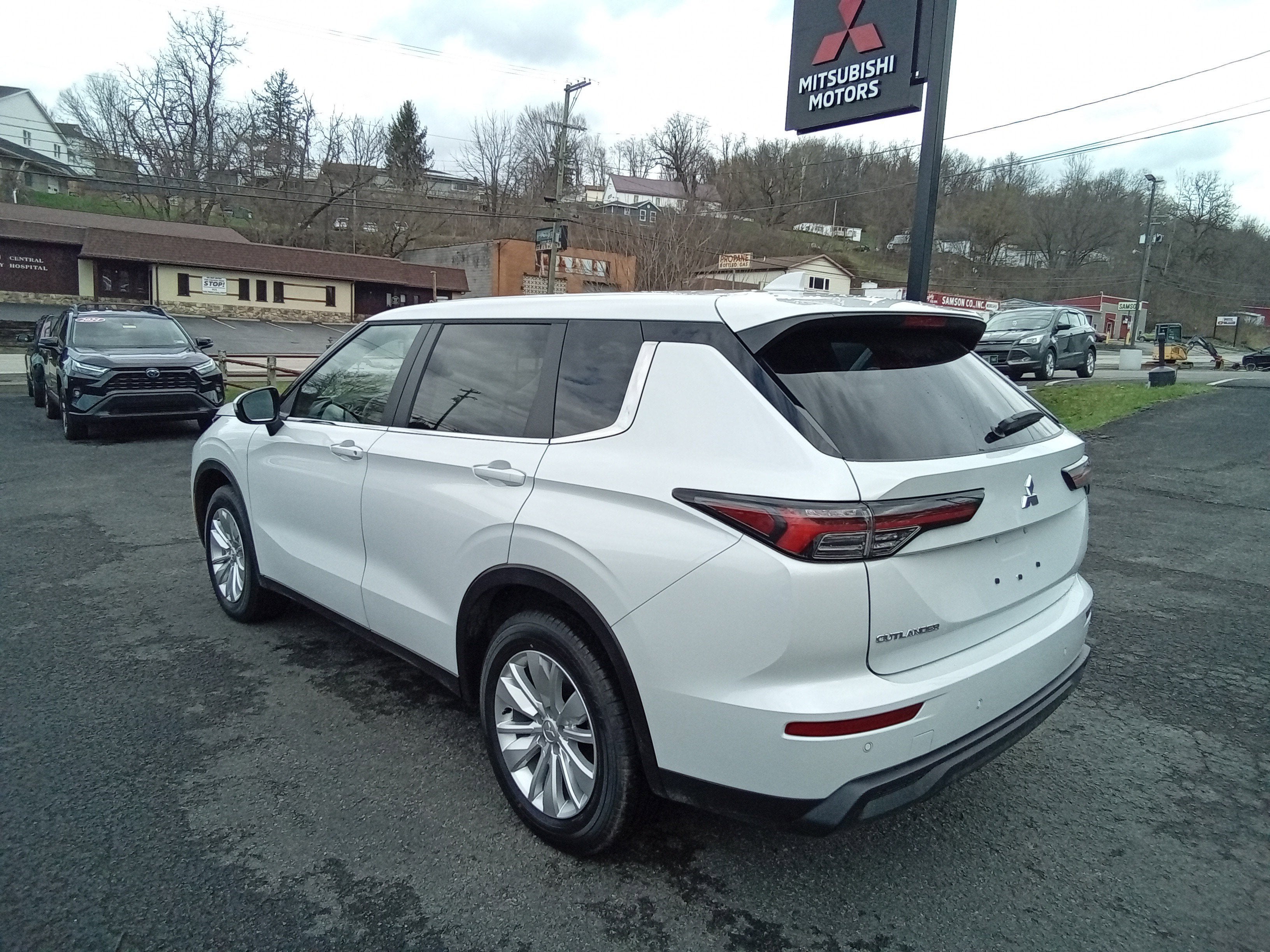 2026 Mitsubishi Outlander ES