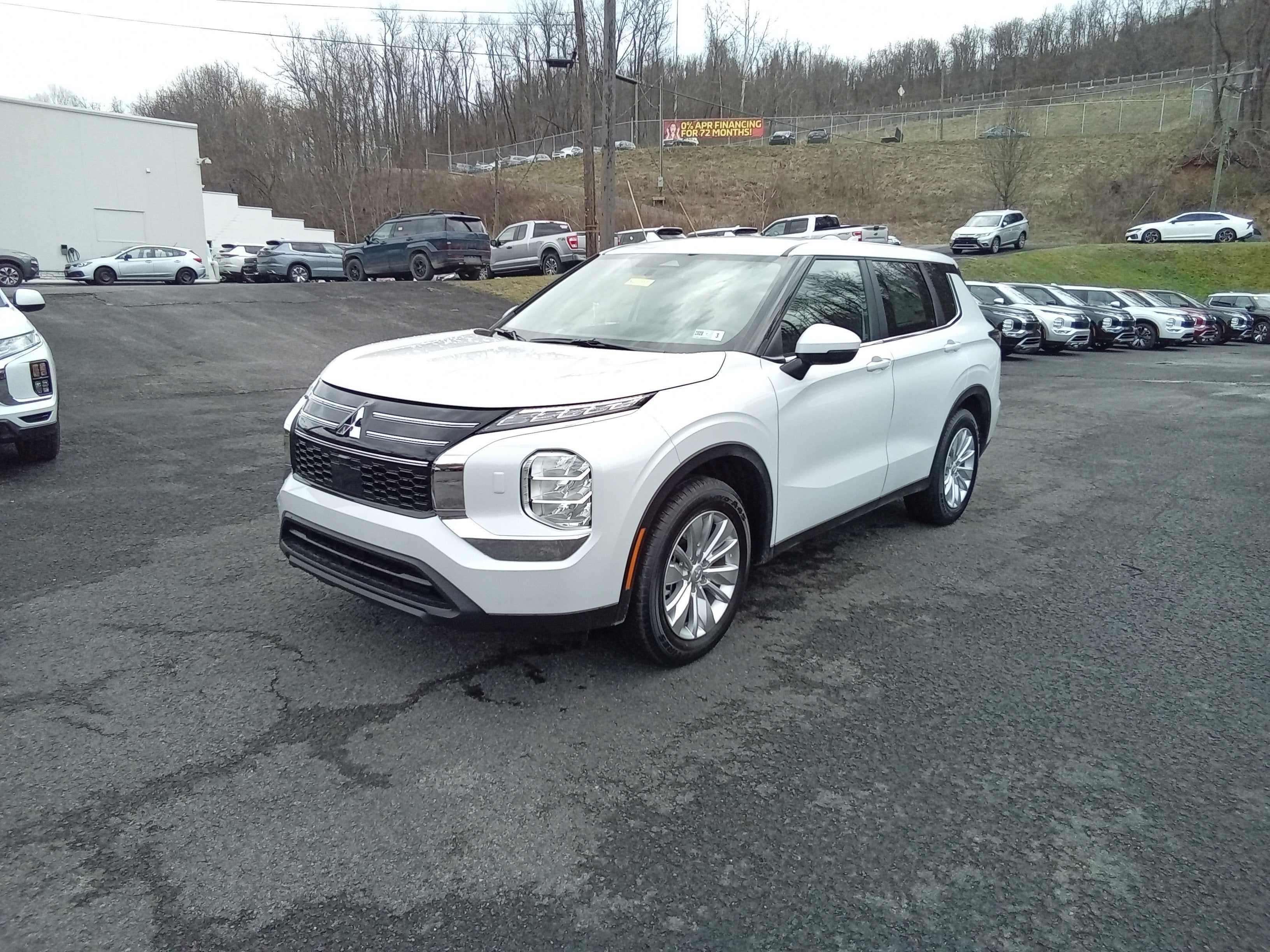 2026 Mitsubishi Outlander ES