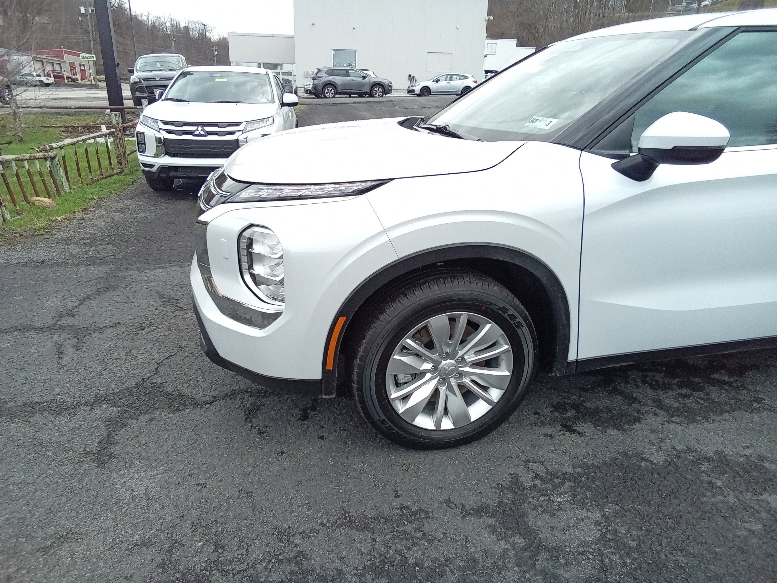 2026 Mitsubishi Outlander ES