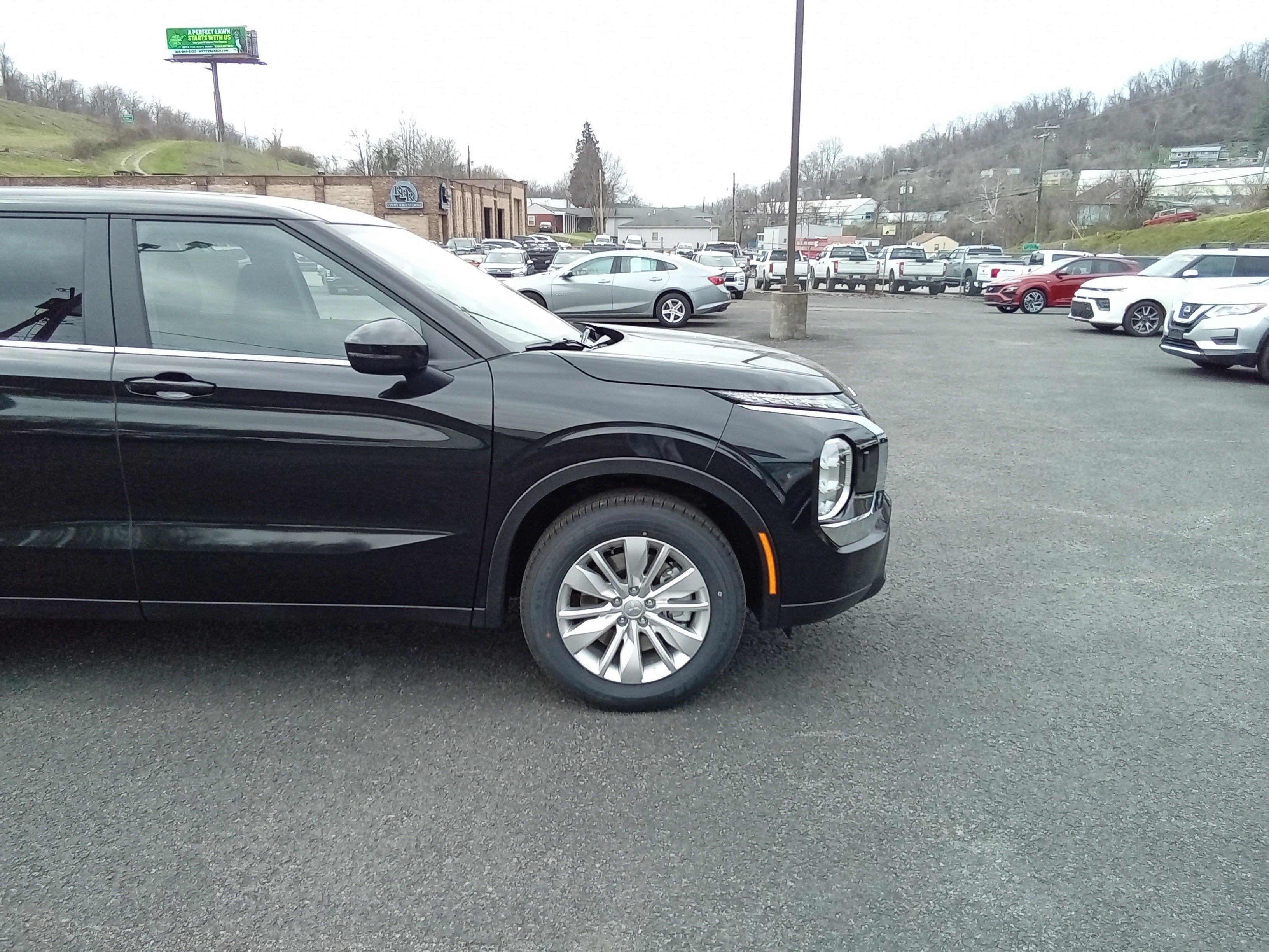 2026 Mitsubishi Outlander ES