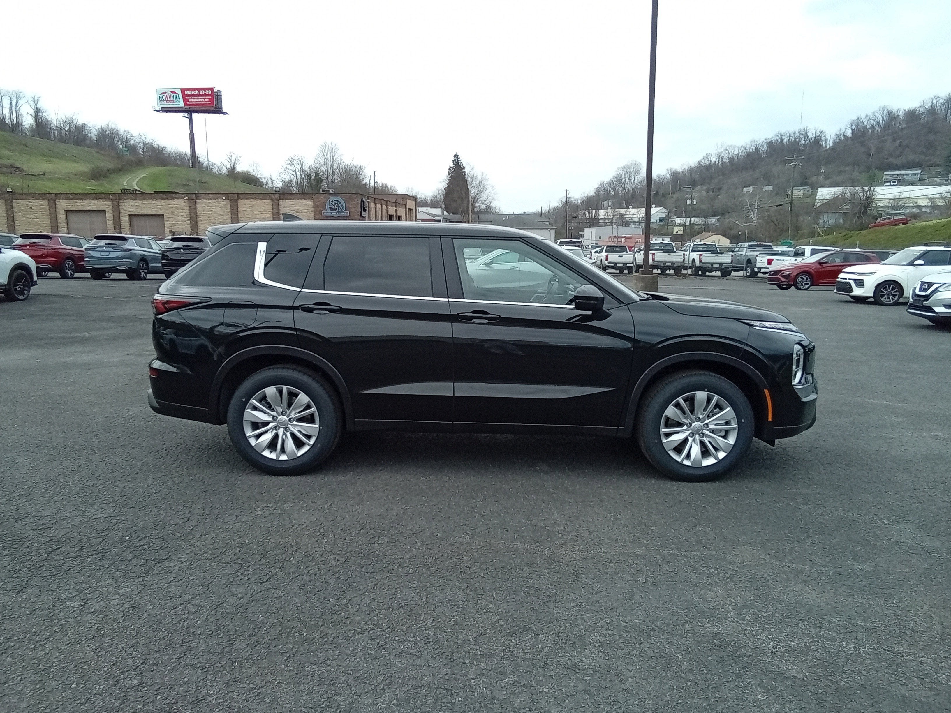 2026 Mitsubishi Outlander ES