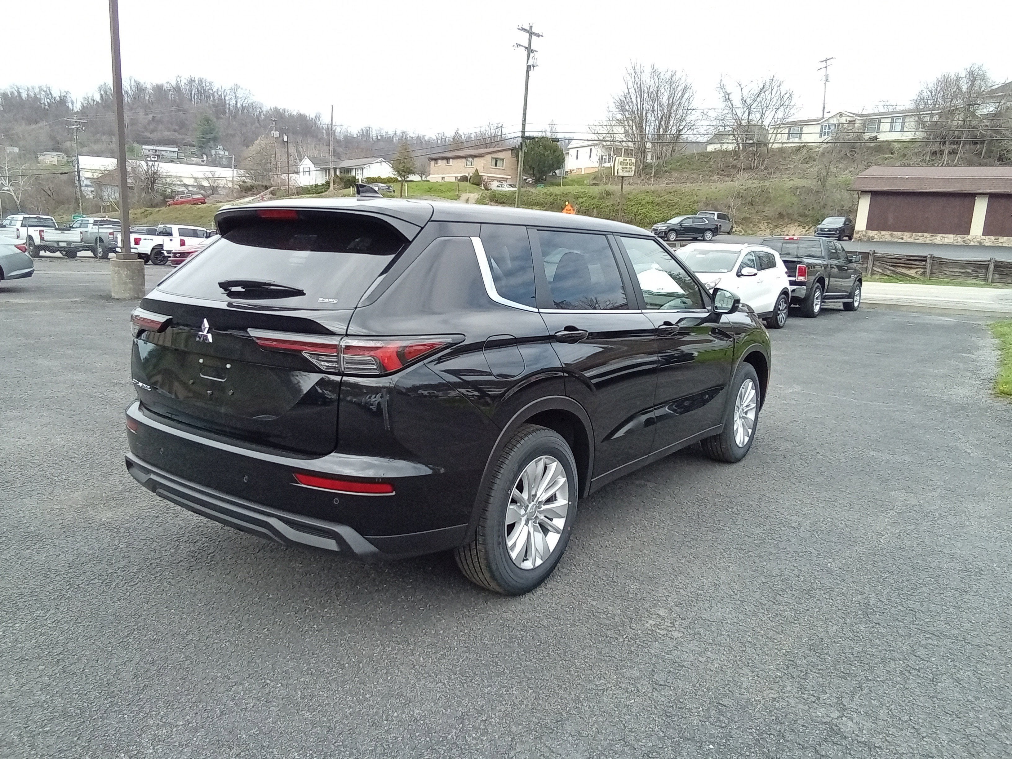 2026 Mitsubishi Outlander ES