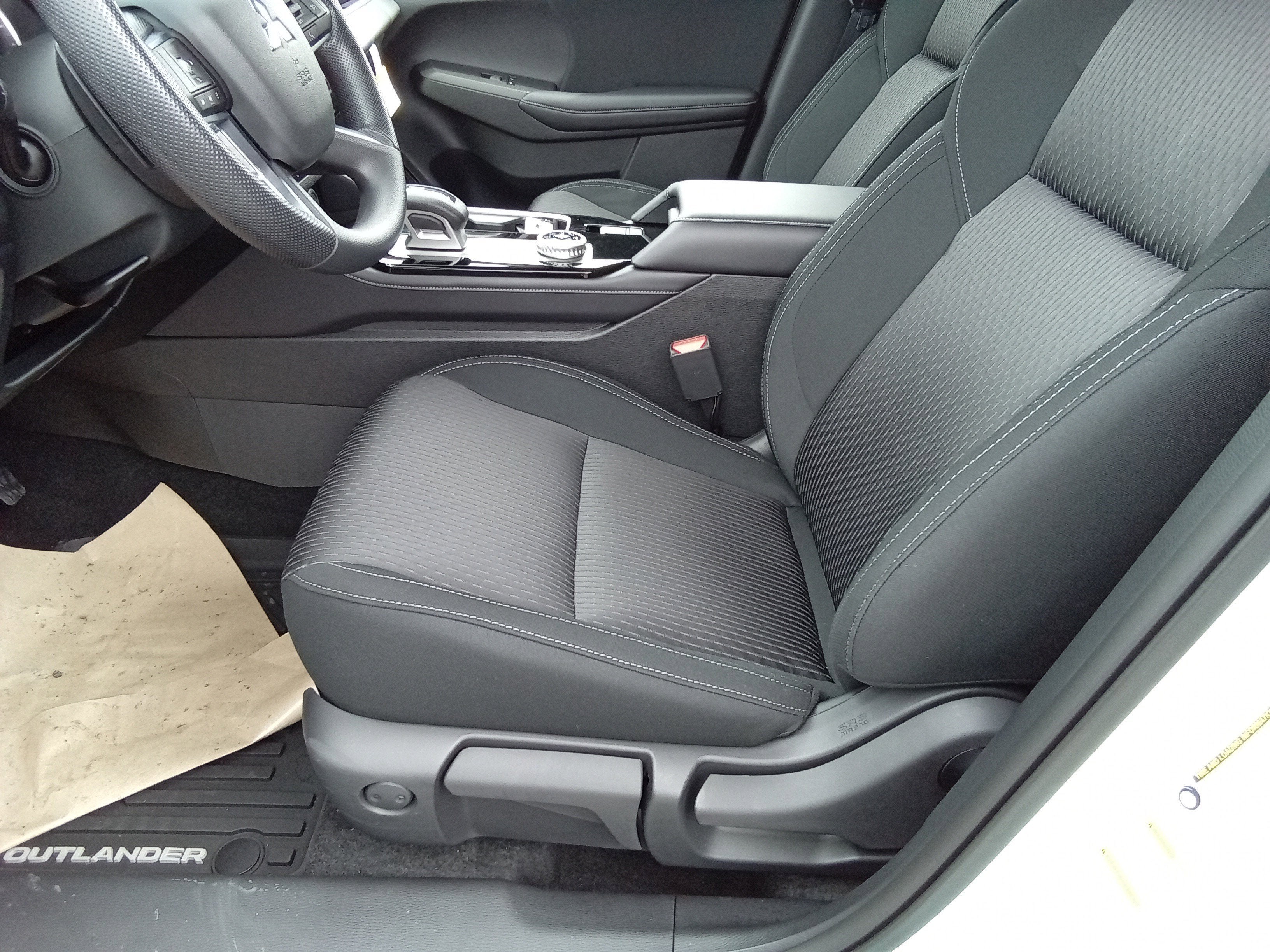 2026 Mitsubishi Outlander ES