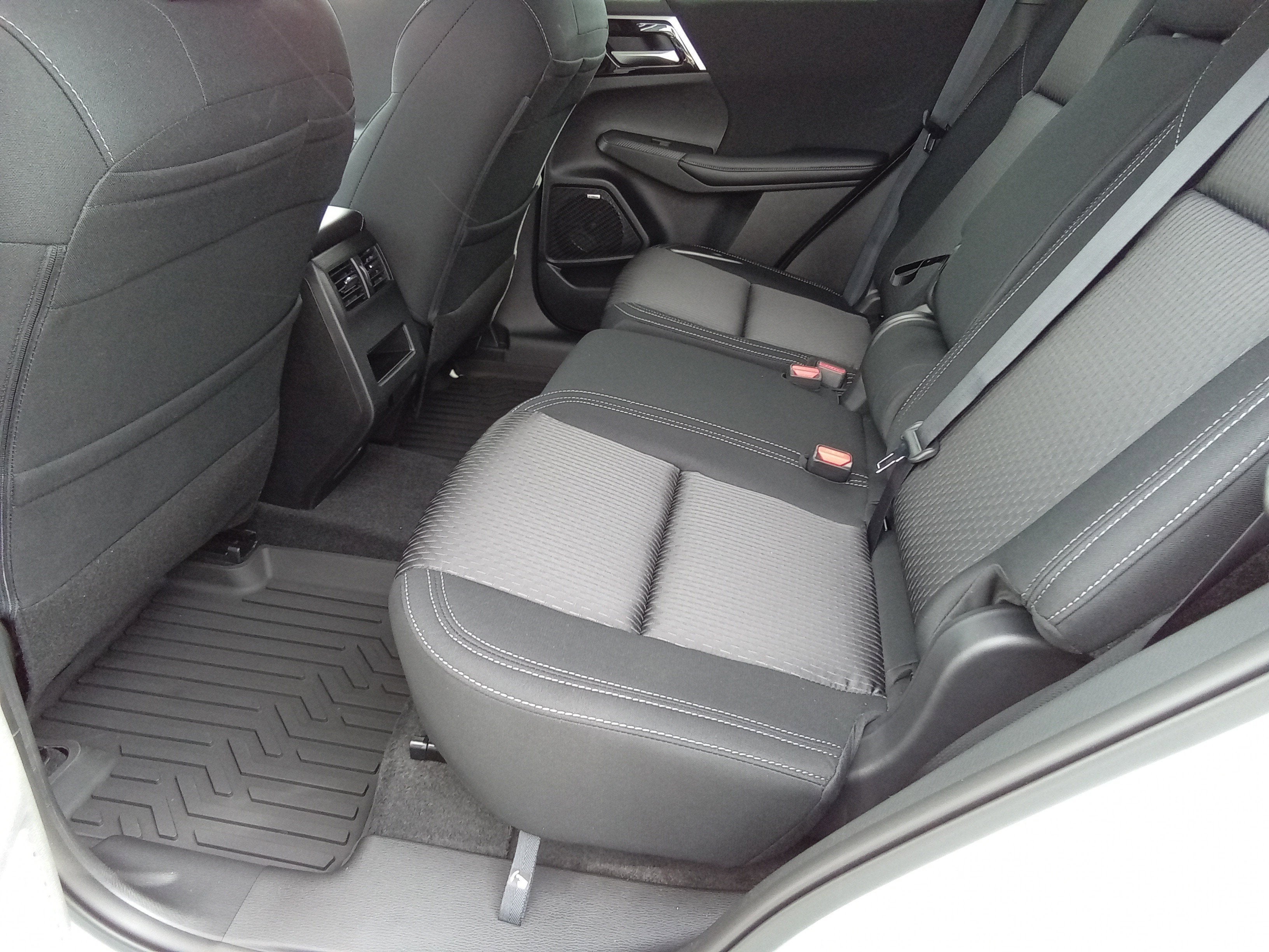 2026 Mitsubishi Outlander ES