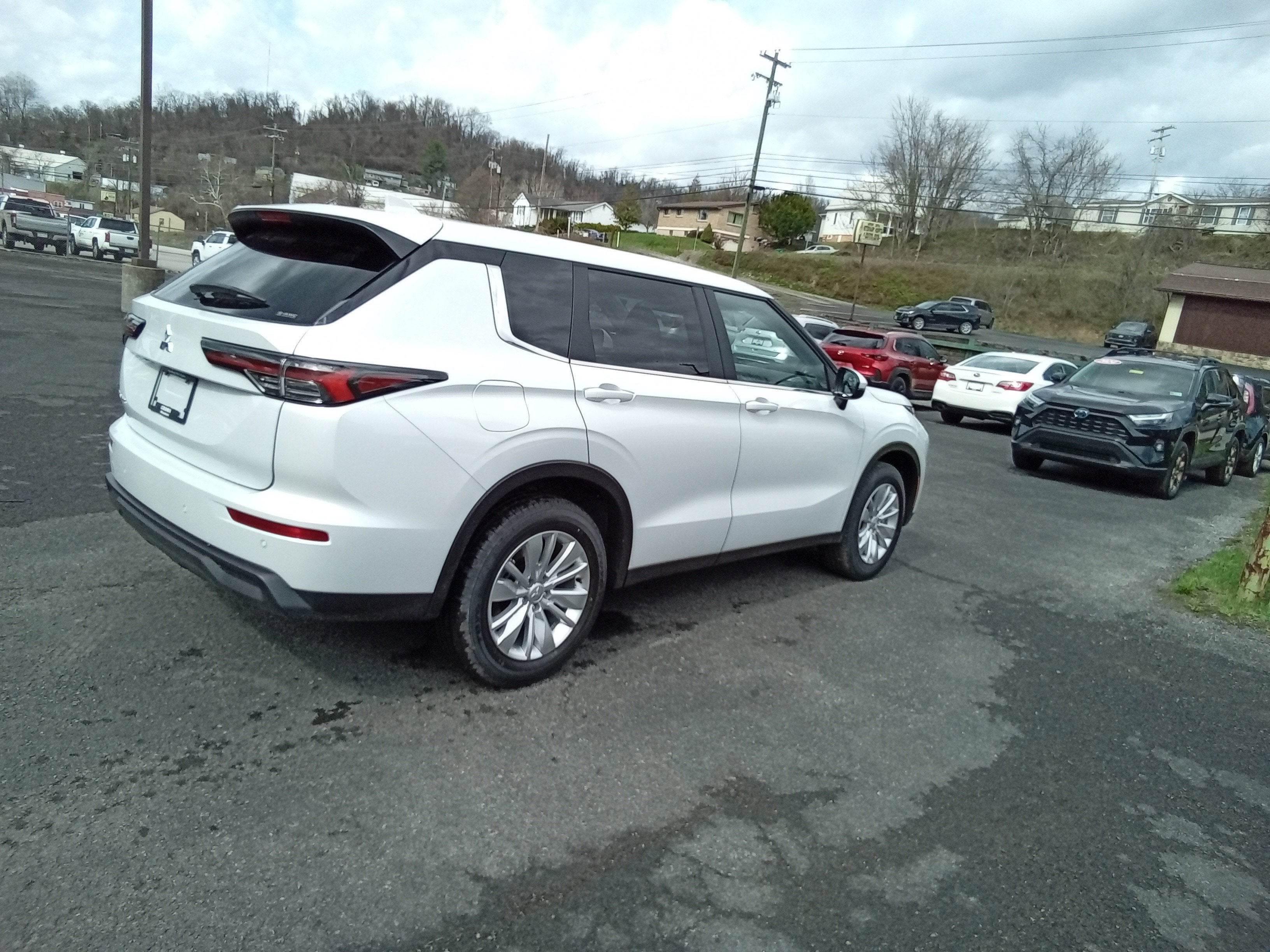 2026 Mitsubishi Outlander ES