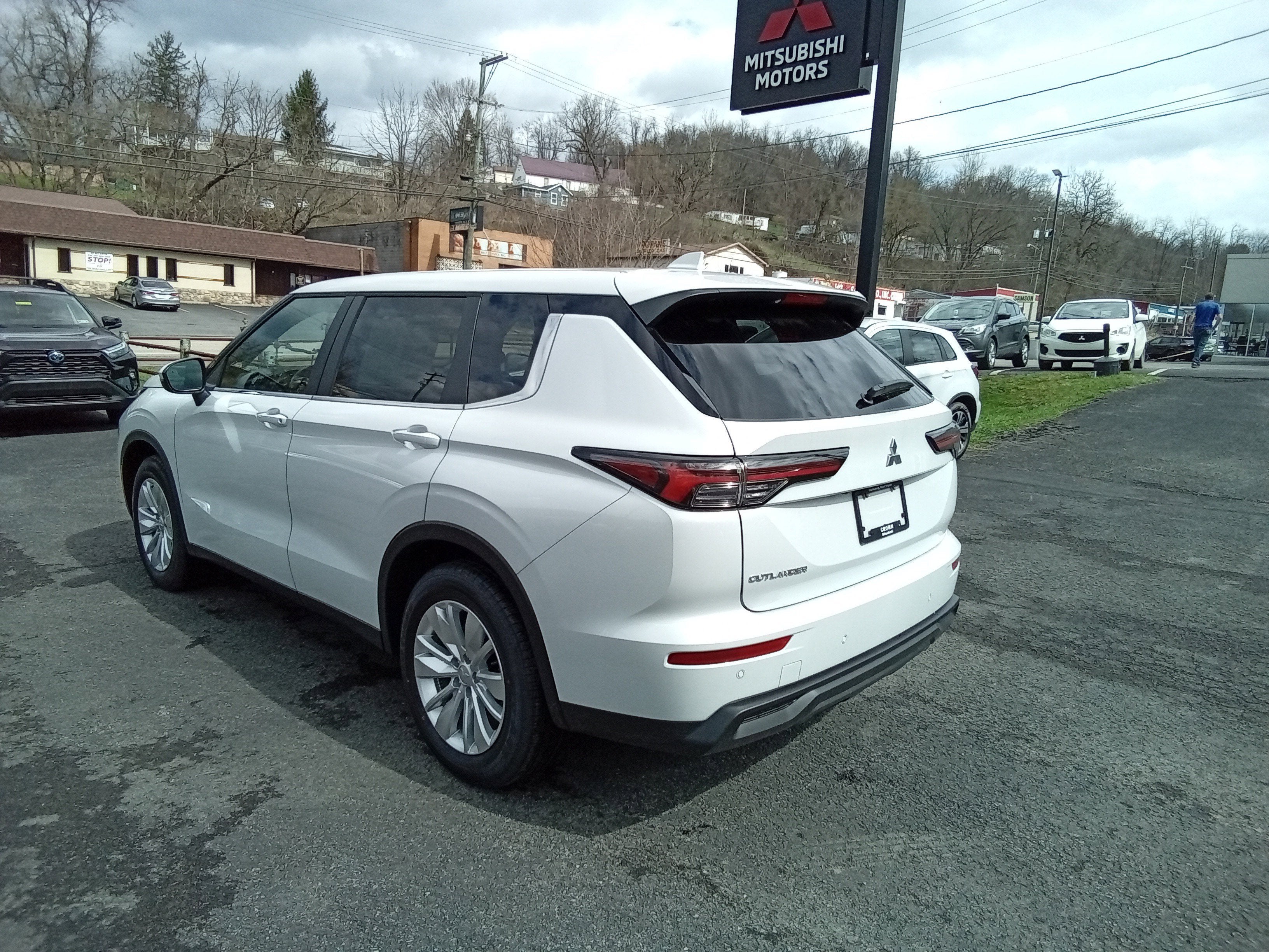 2026 Mitsubishi Outlander ES