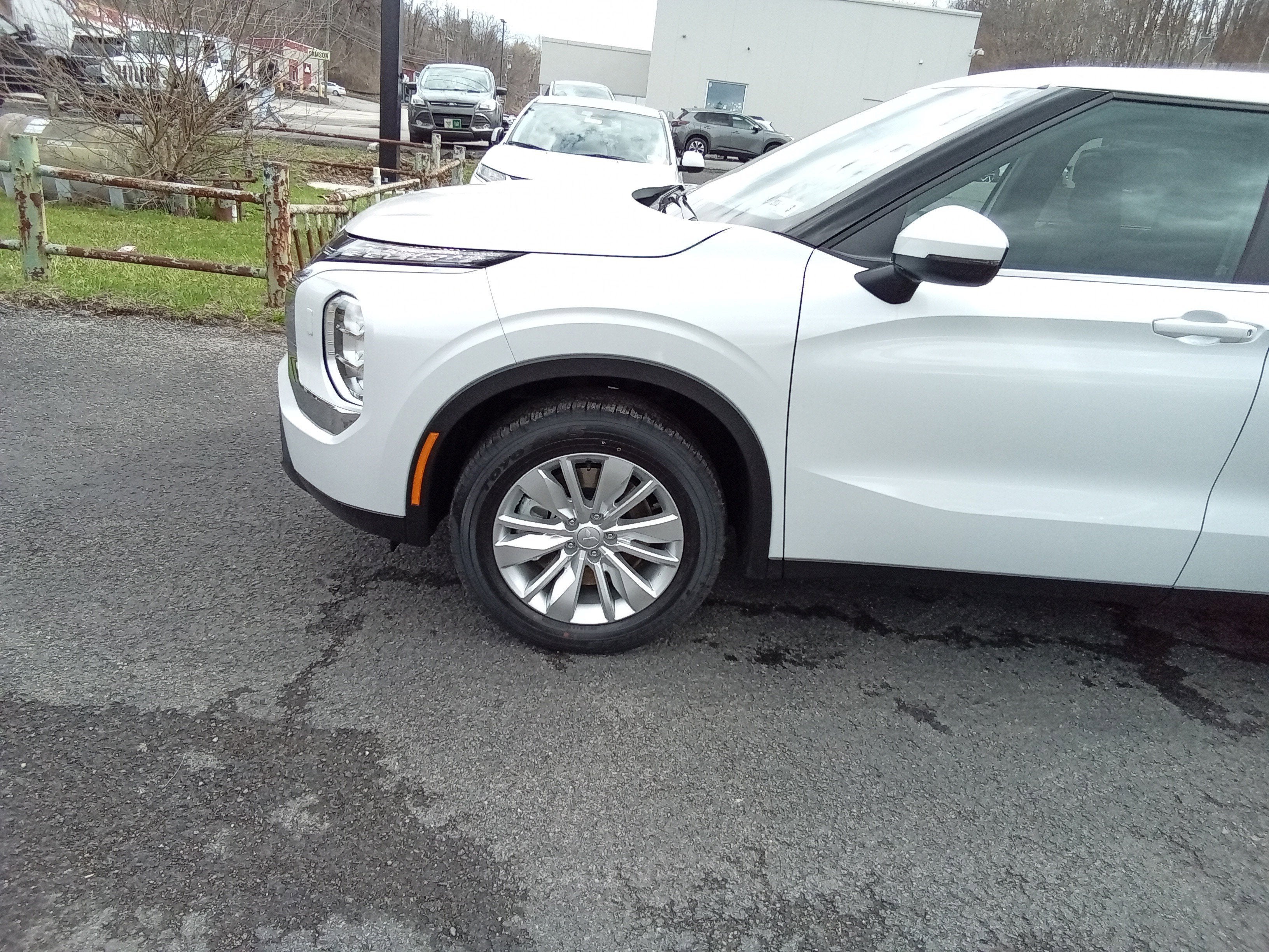 2026 Mitsubishi Outlander ES