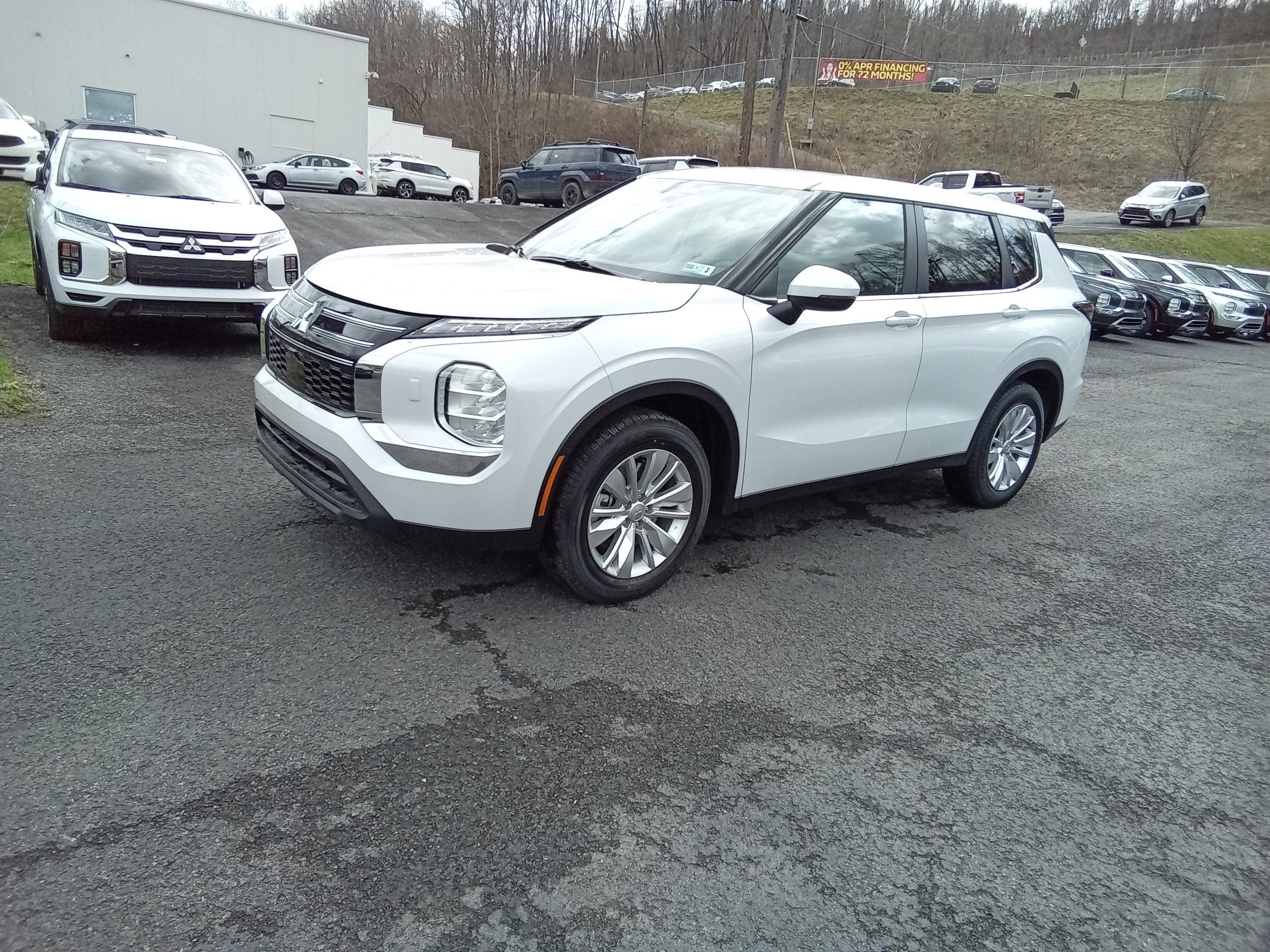 2026 Mitsubishi Outlander ES