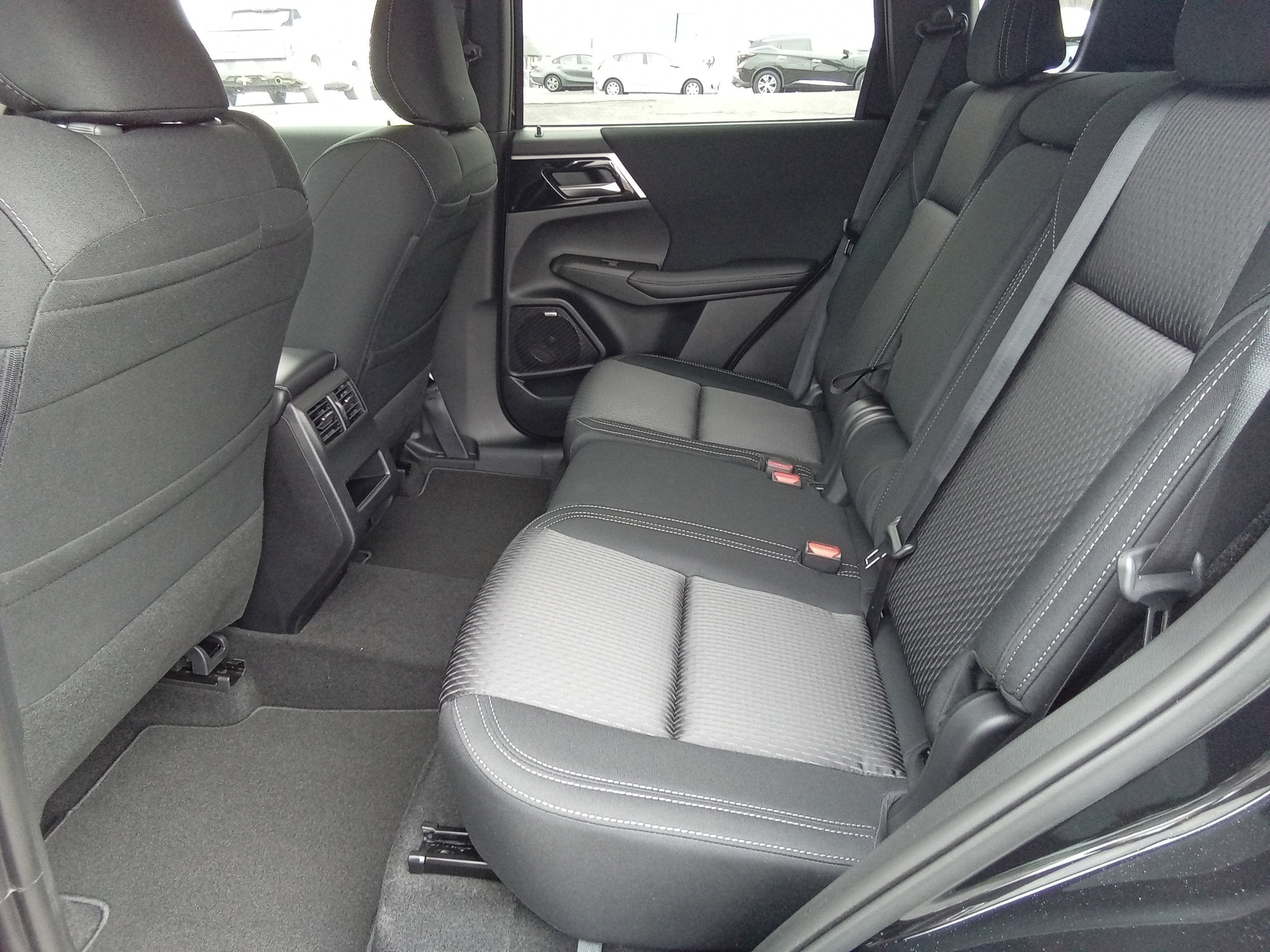 2026 Mitsubishi Outlander ES