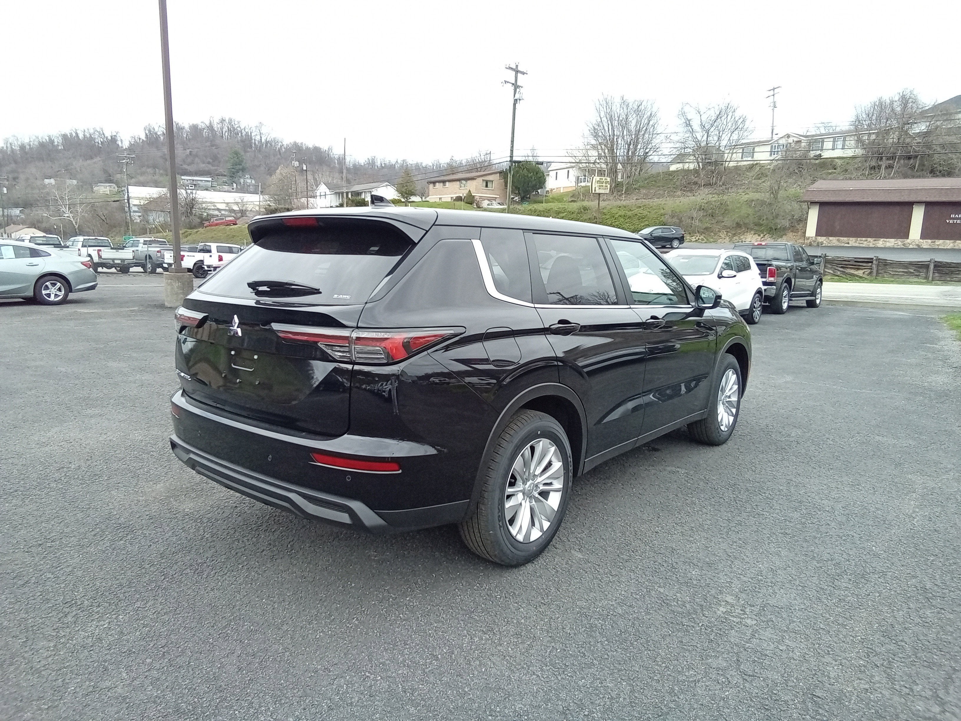 2026 Mitsubishi Outlander ES