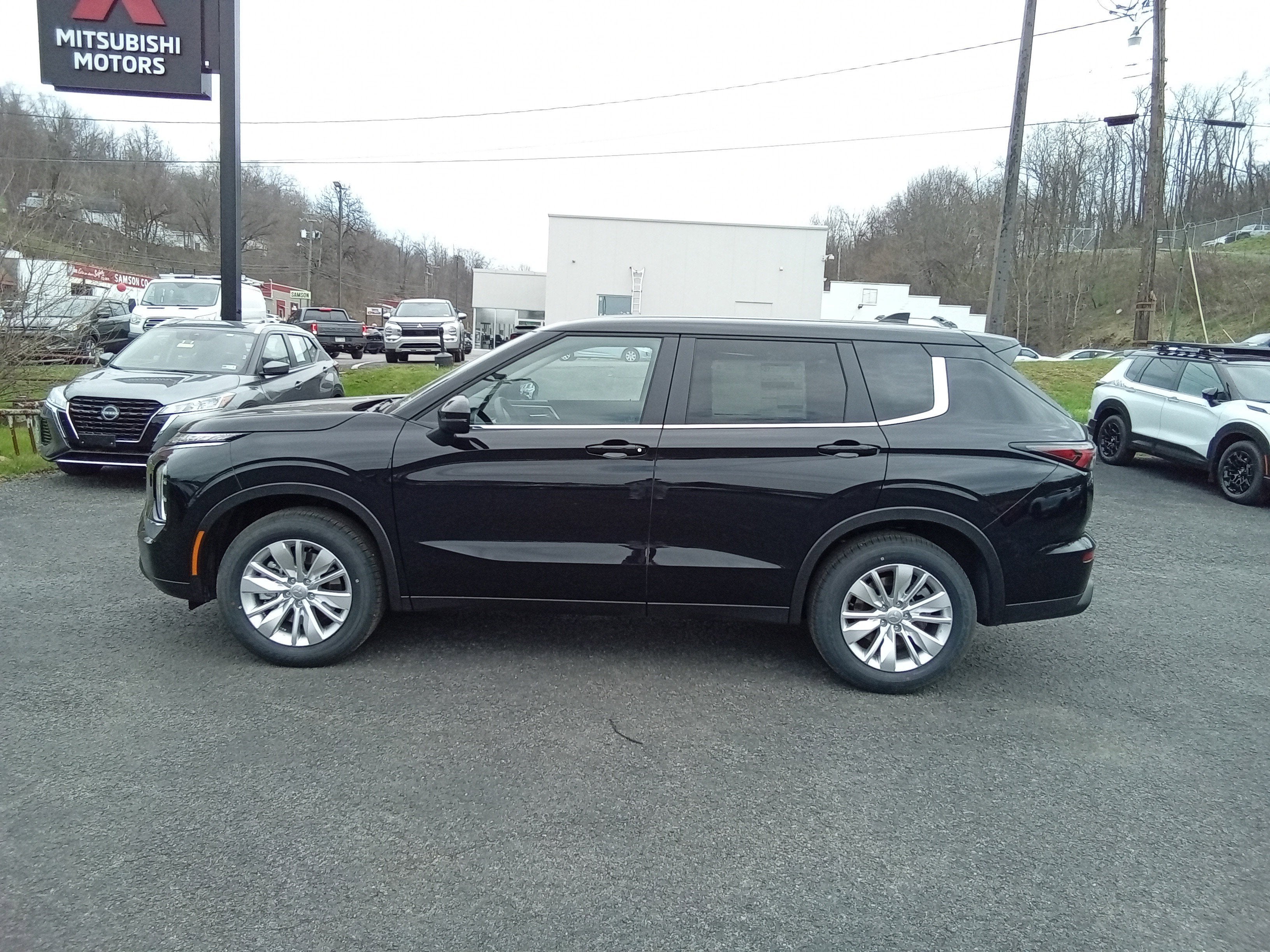 2026 Mitsubishi Outlander ES