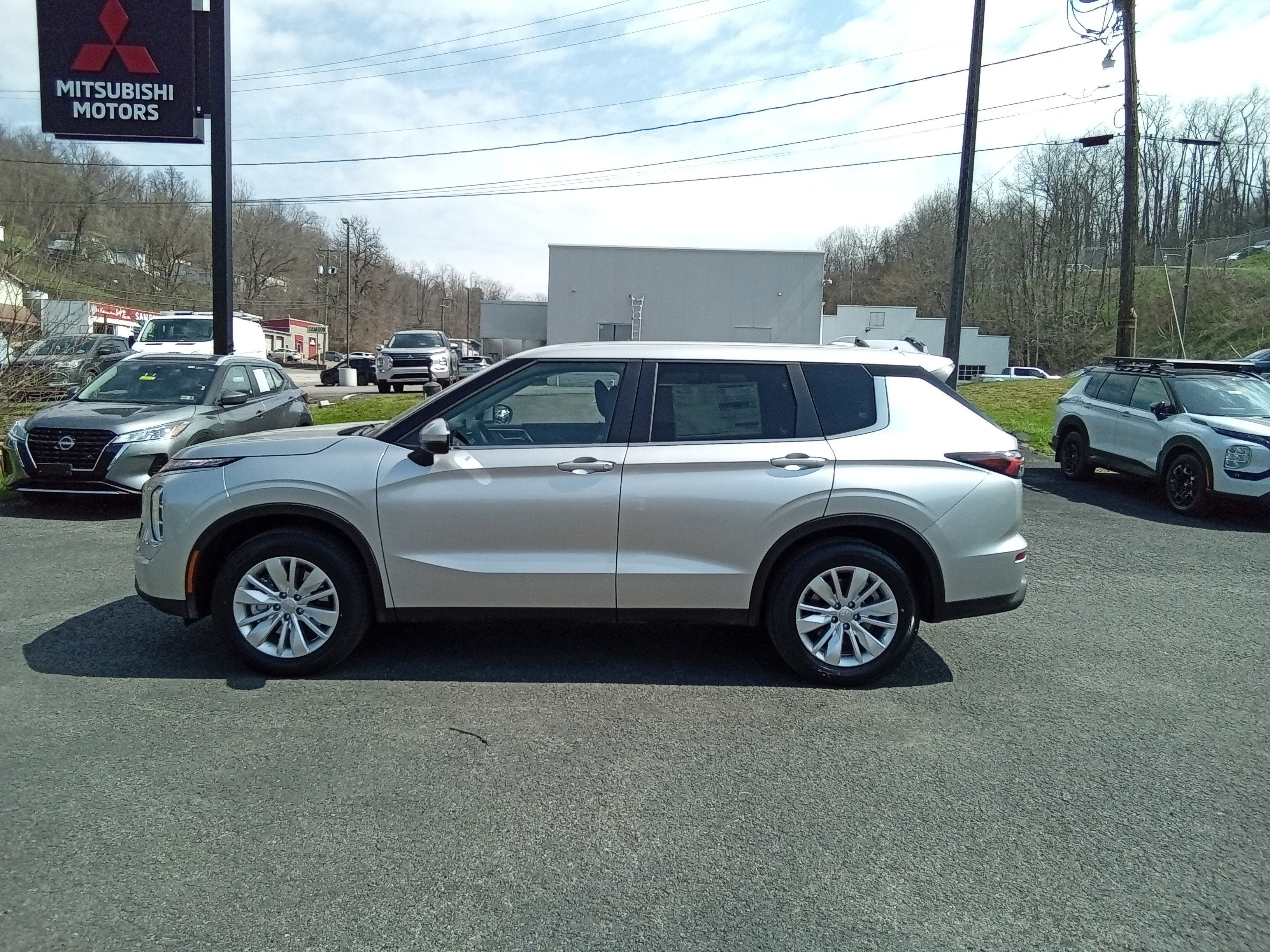 2026 Mitsubishi Outlander ES