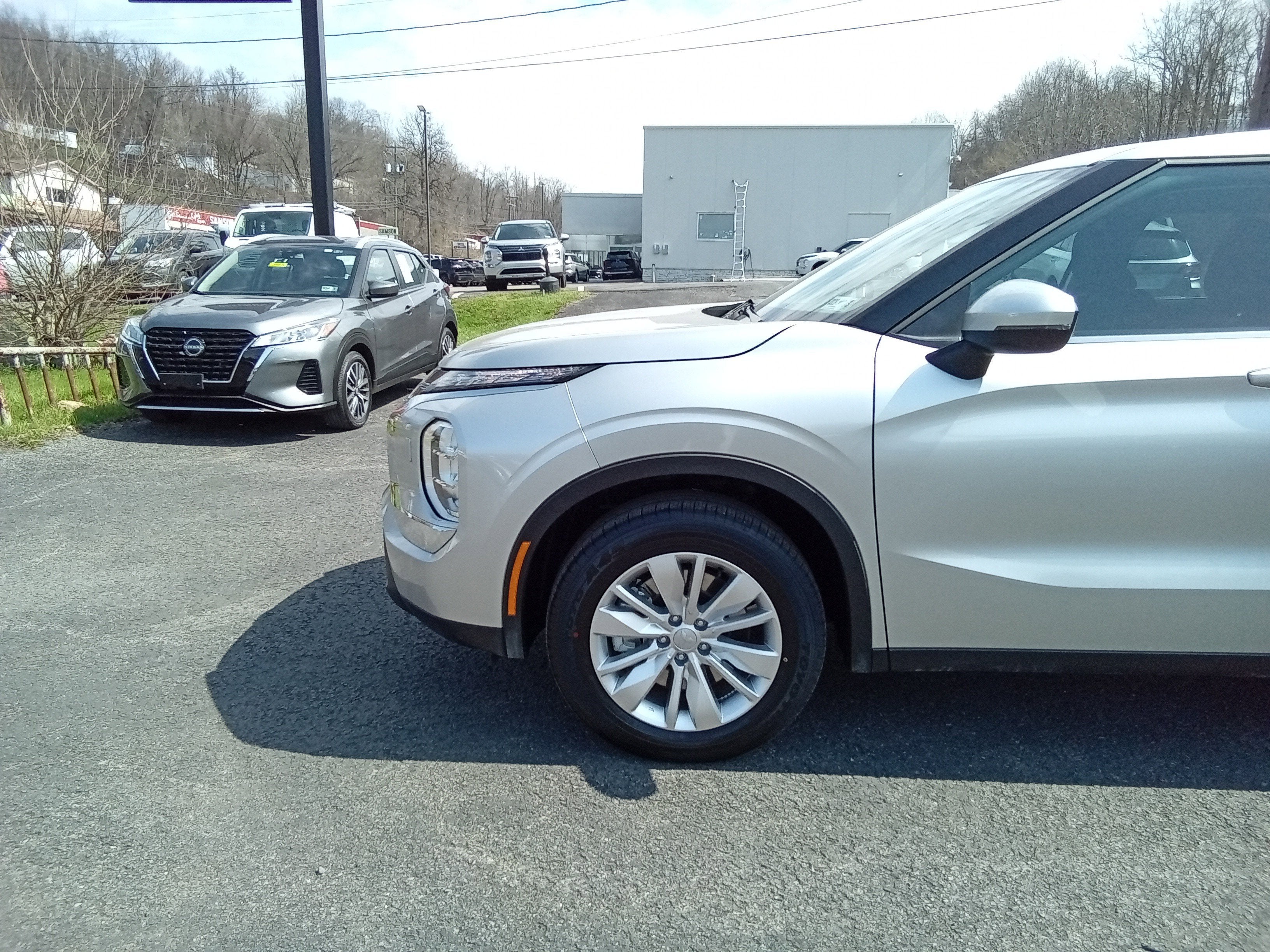 2026 Mitsubishi Outlander ES