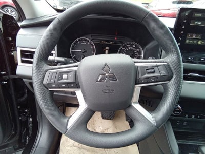 2026 Mitsubishi Outlander ES