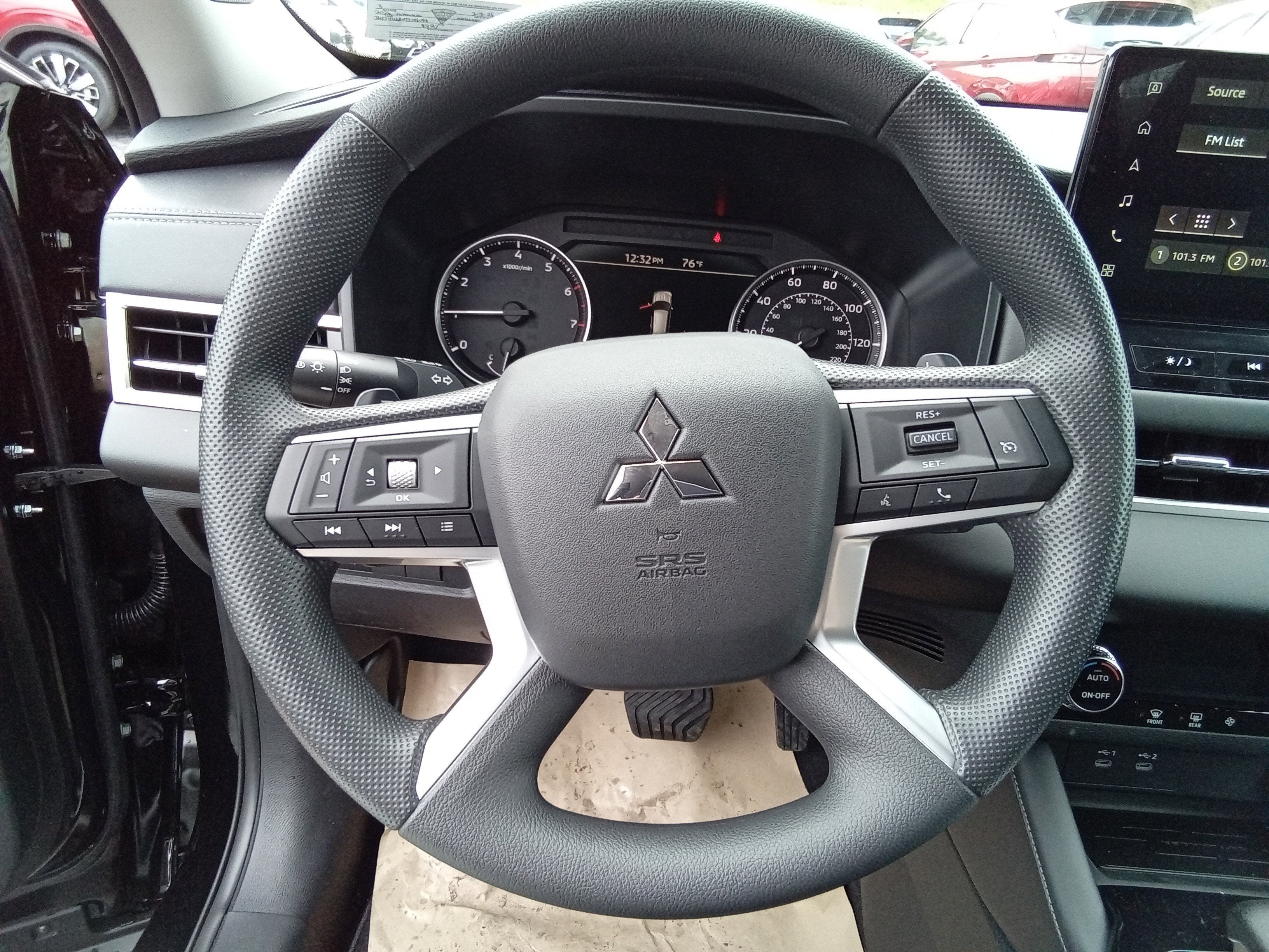 2026 Mitsubishi Outlander ES