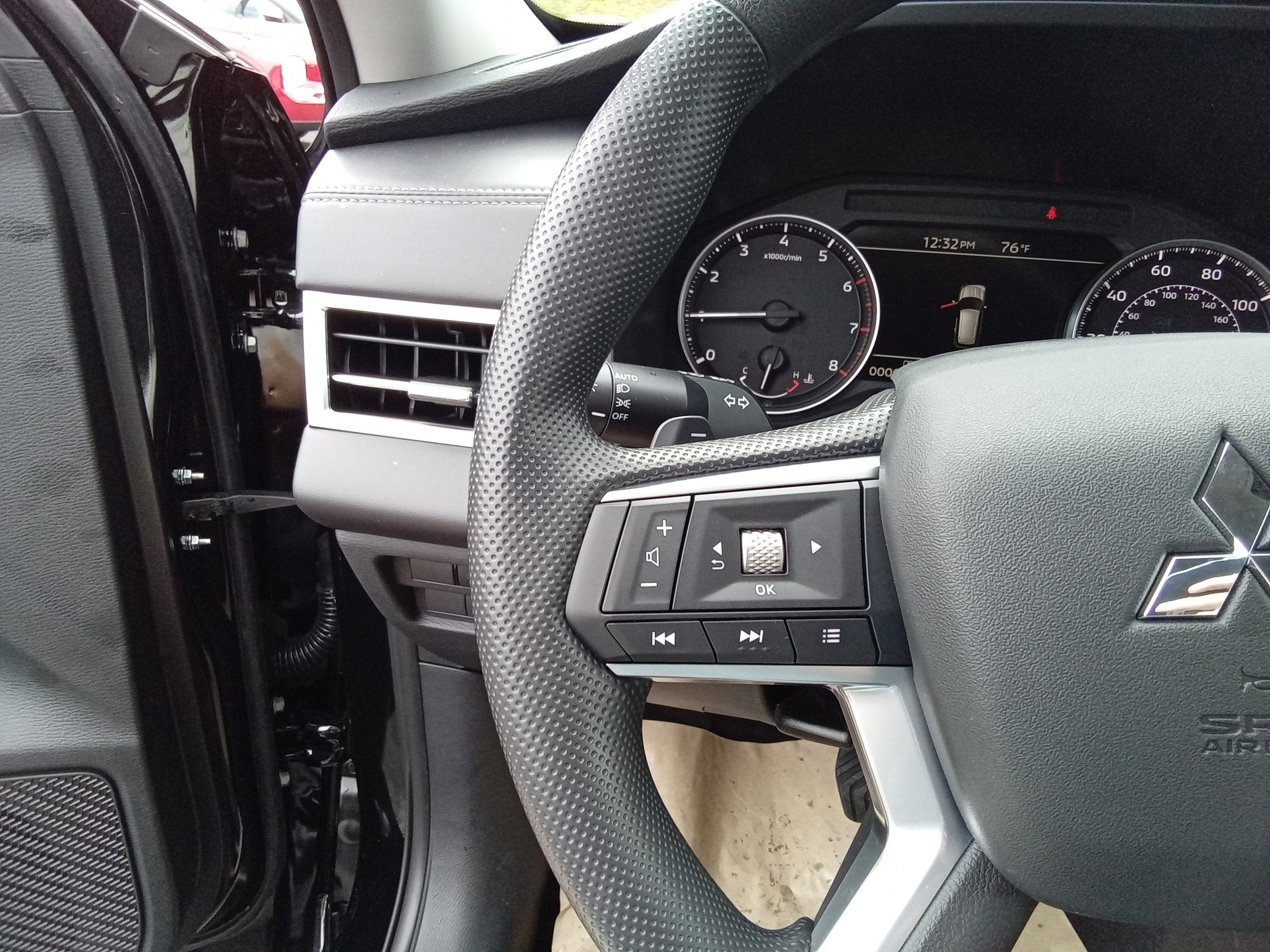 2026 Mitsubishi Outlander ES