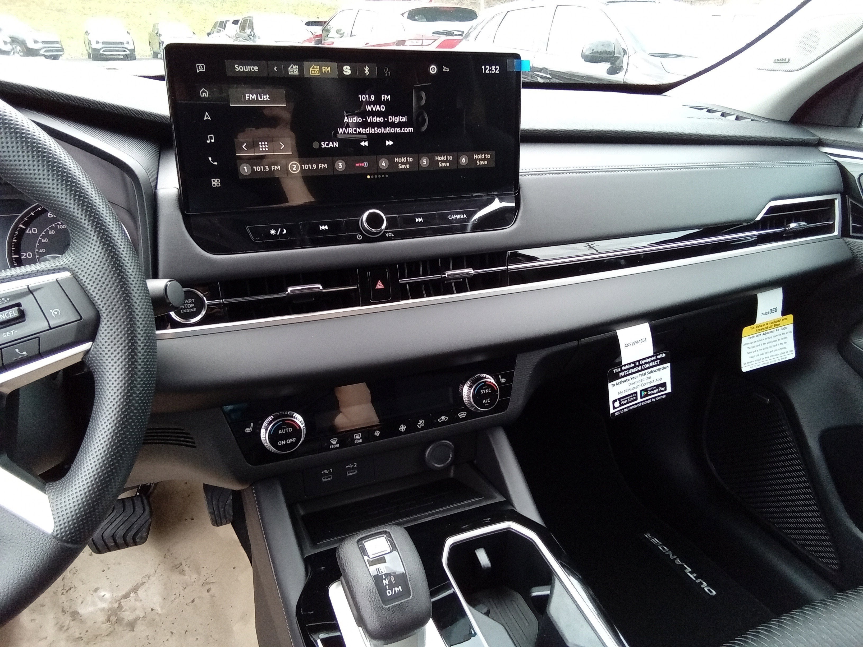 2026 Mitsubishi Outlander ES