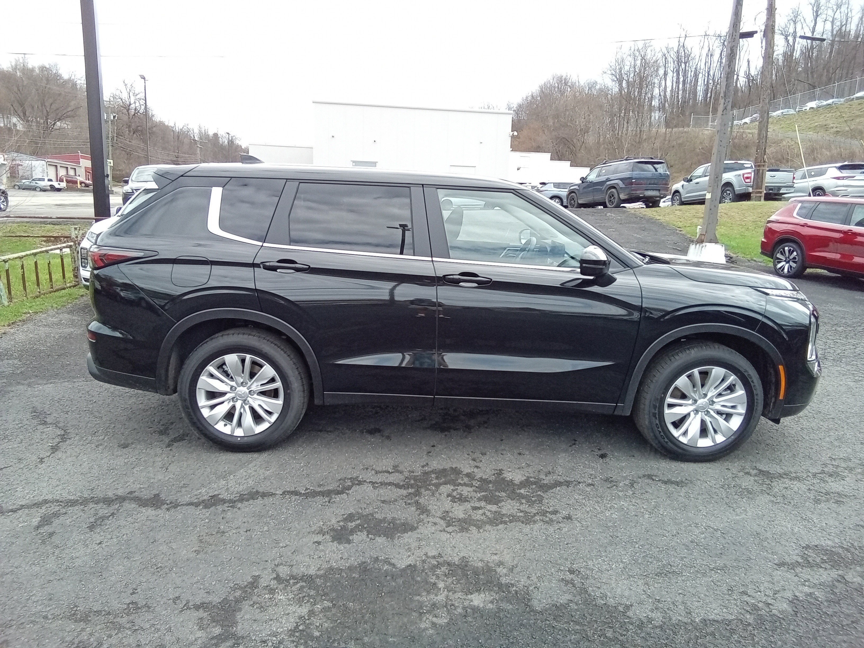 2026 Mitsubishi Outlander ES