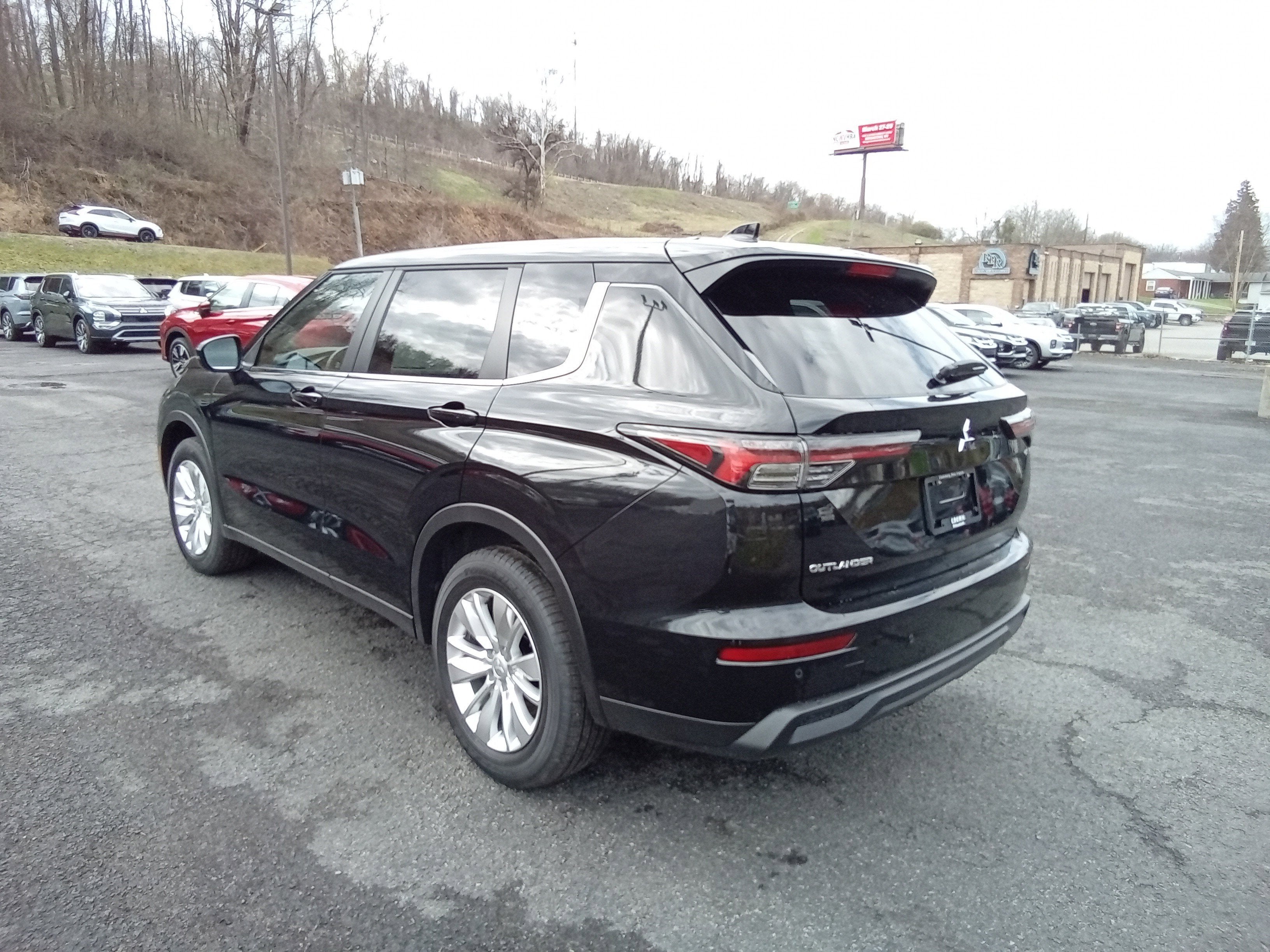 2026 Mitsubishi Outlander ES